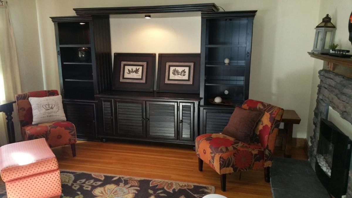 Modern Smart Craftsman HDTV Keurig AC of Downtown view 4