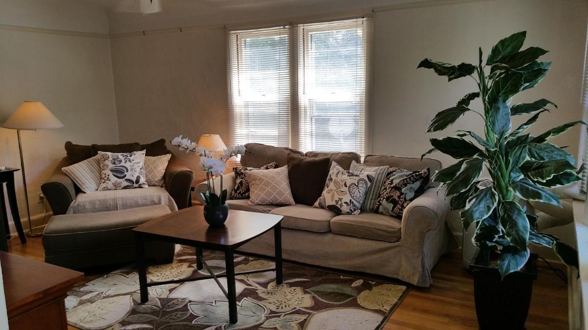 Lovely Smart Craftsman King HDTV WIFI AC Yard
