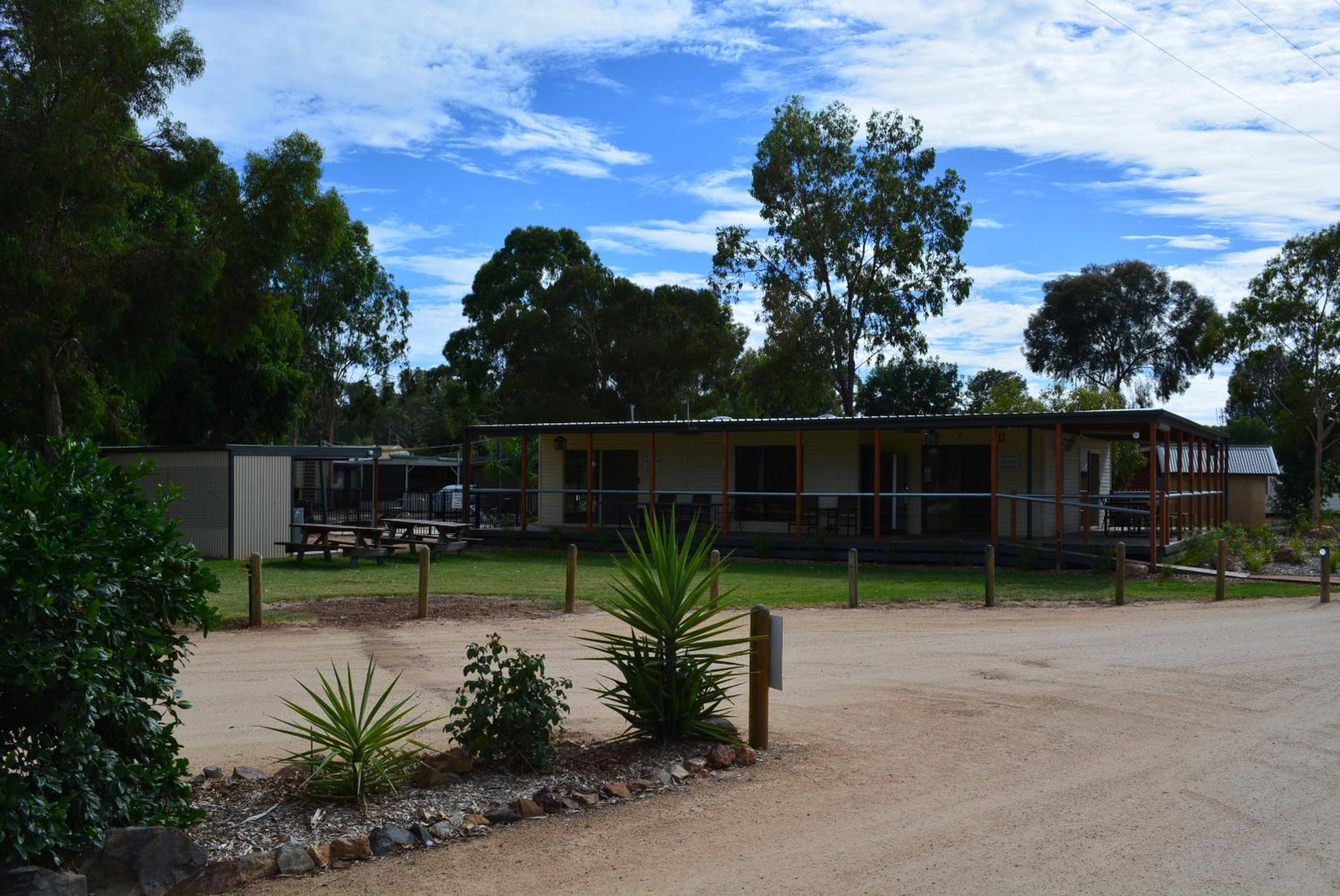 Yarrawonga Riverlands Tourist Park