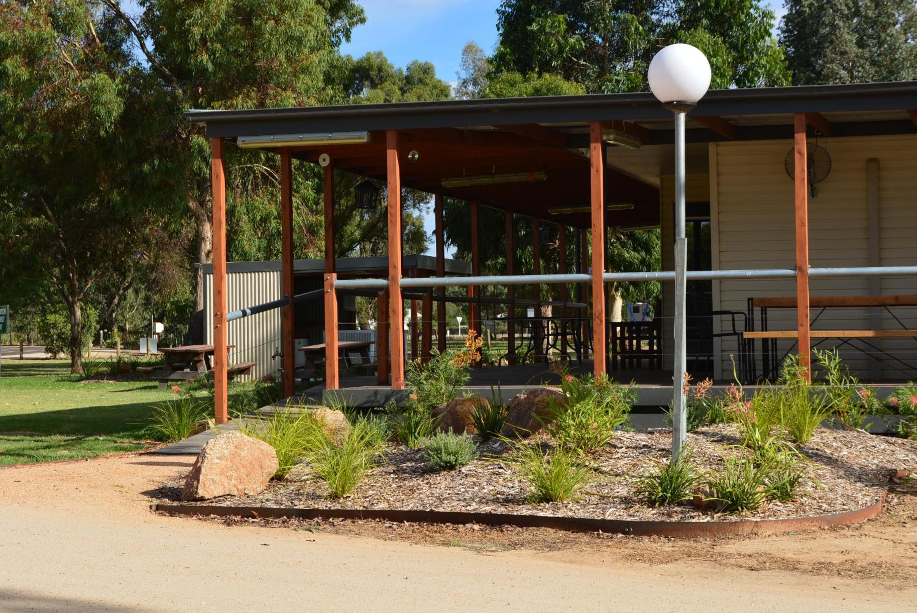 Yarrawonga Riverlands Tourist Park