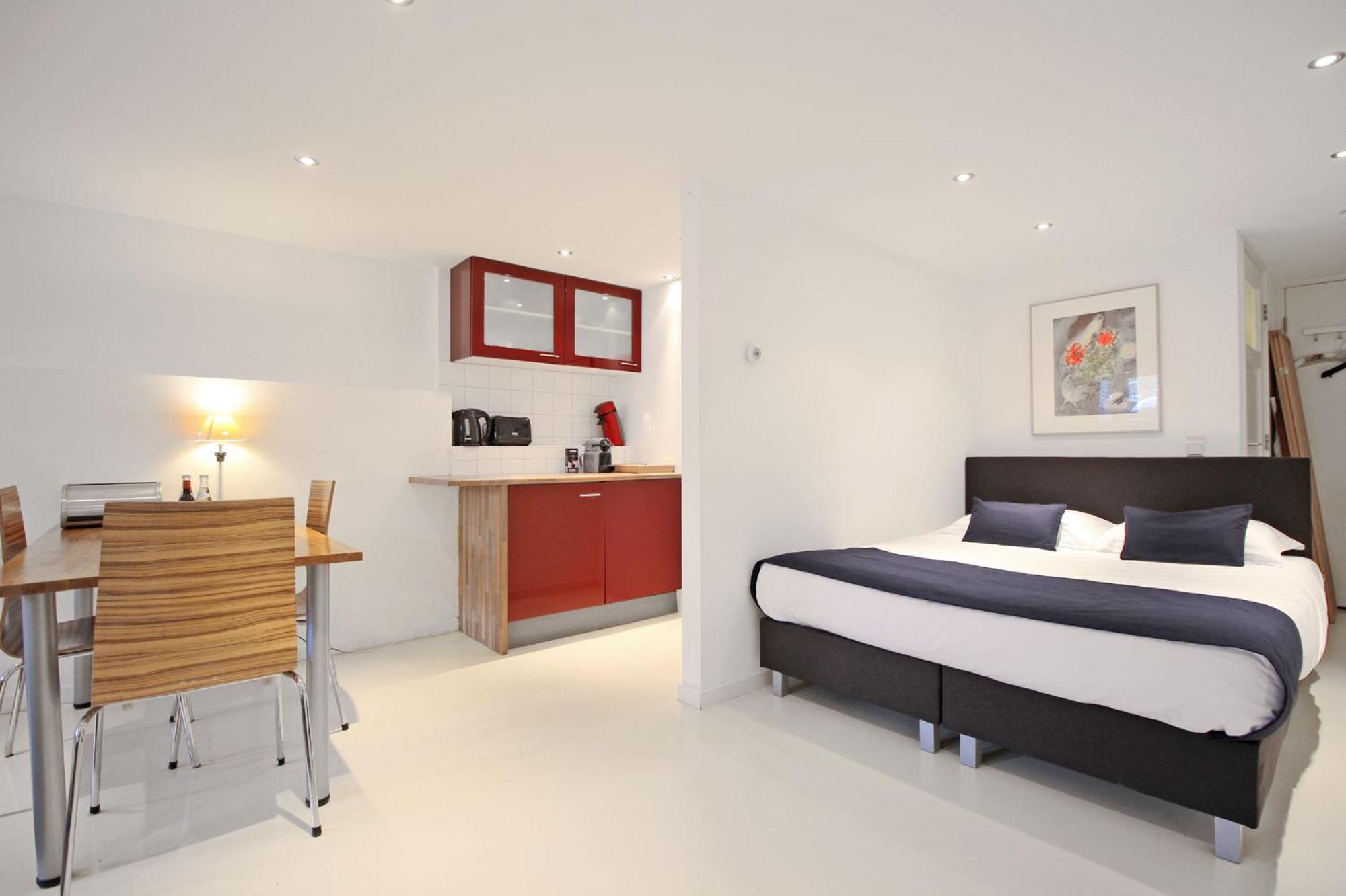Romantic Jordaan Canalsuite near Anne Frank House