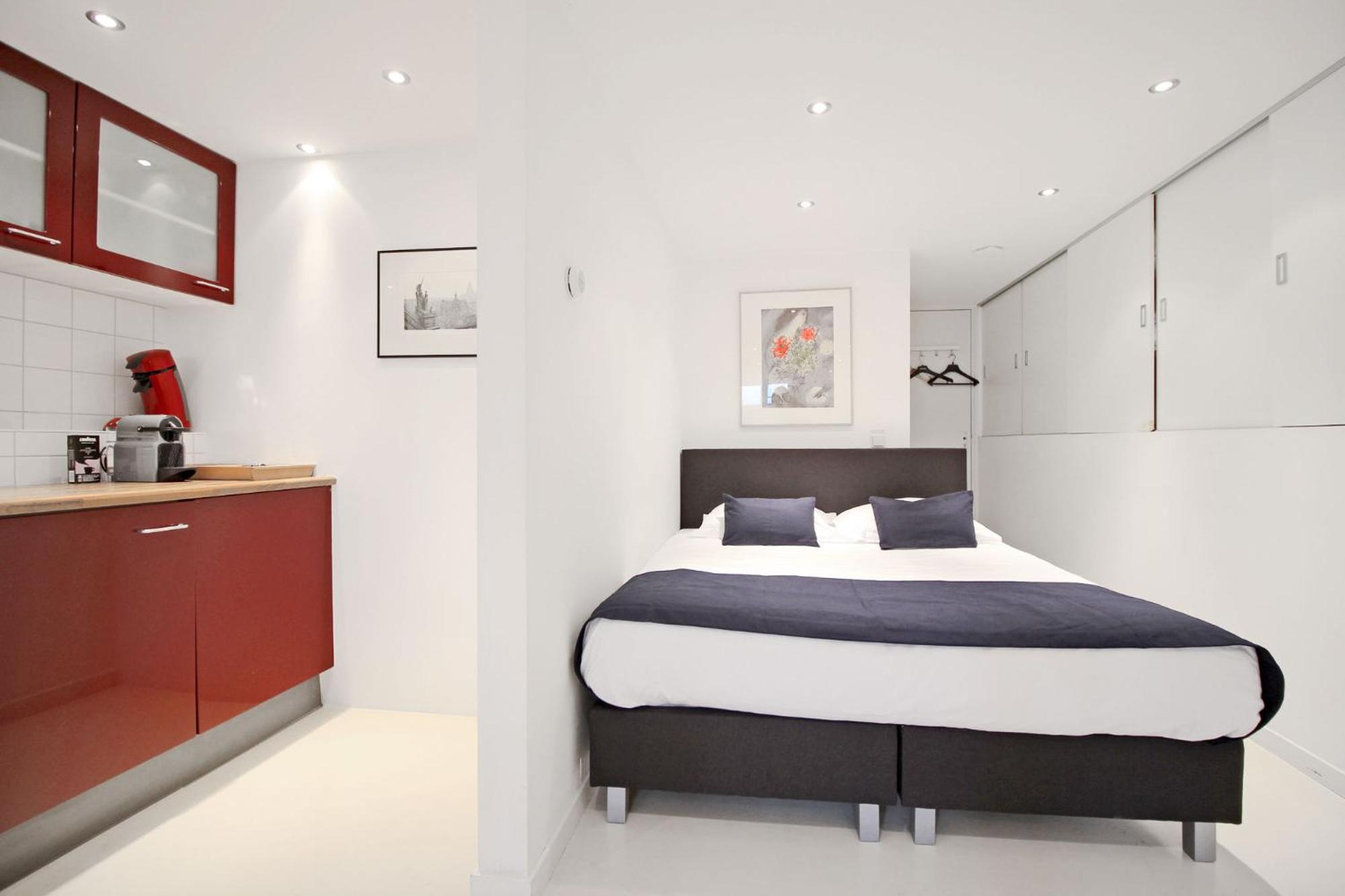 Romantic Jordaan Canalsuite near Anne Frank House