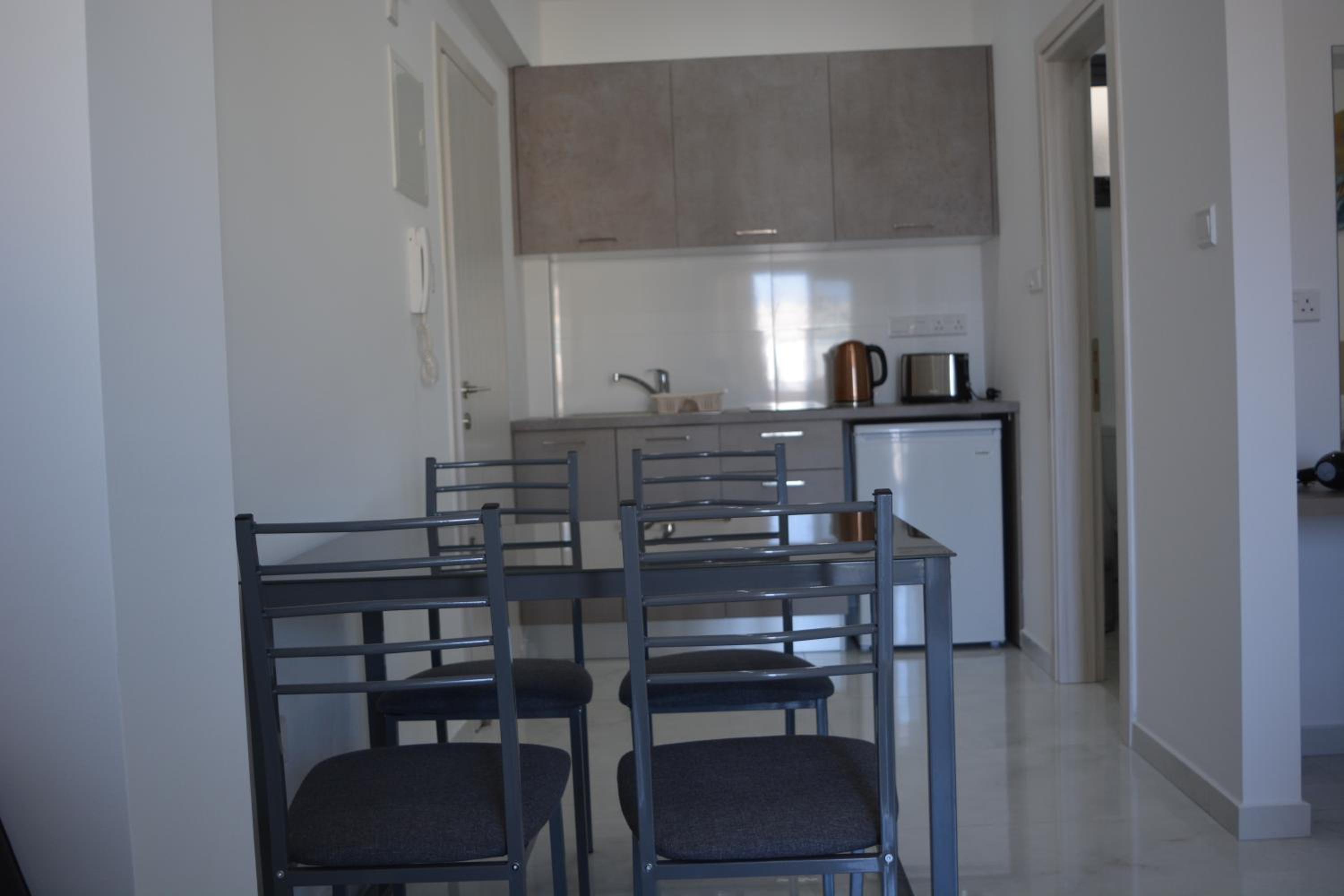 P.L Hermes Studios & Apartments