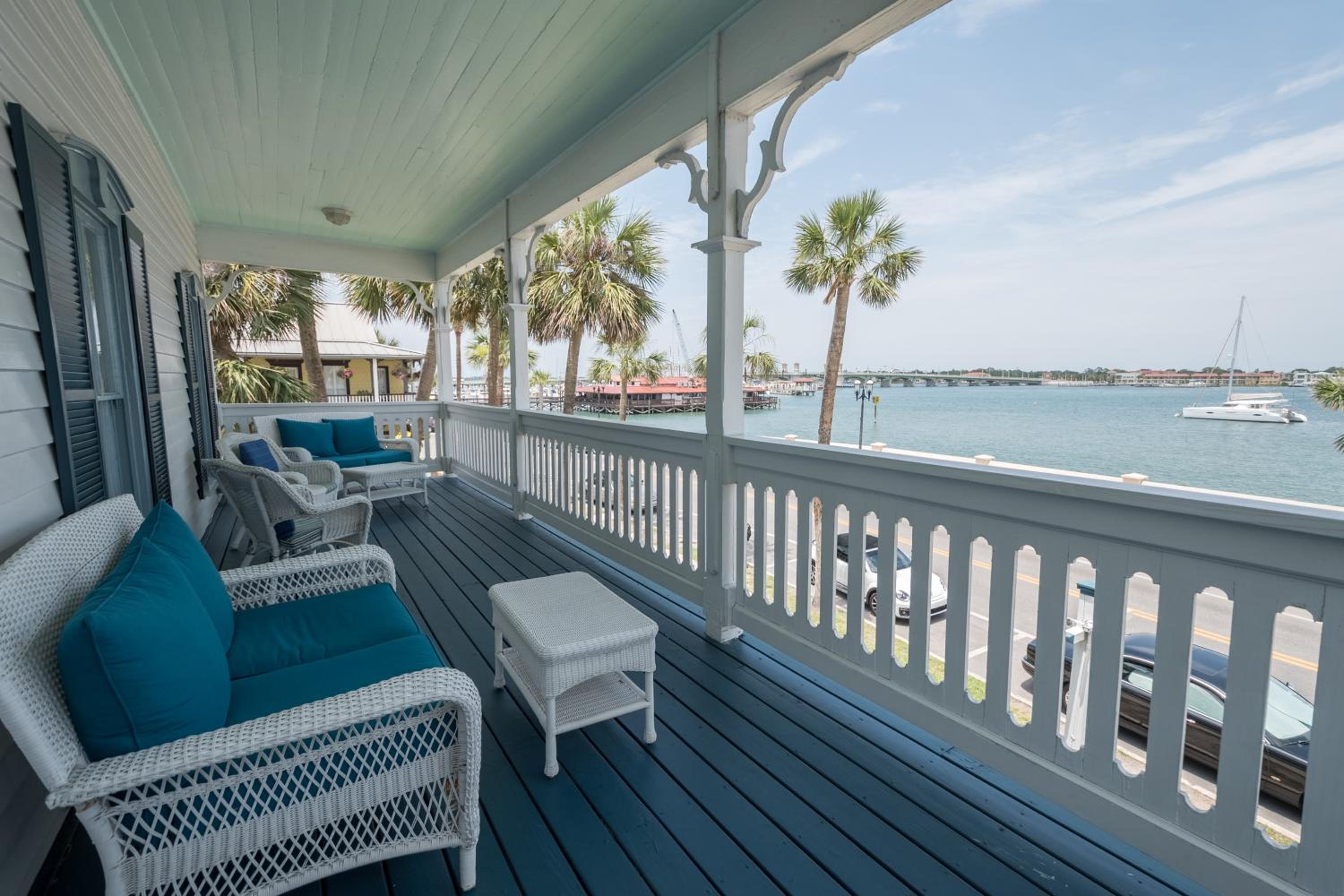 Bayfront Westcott House Bed & Breakfast