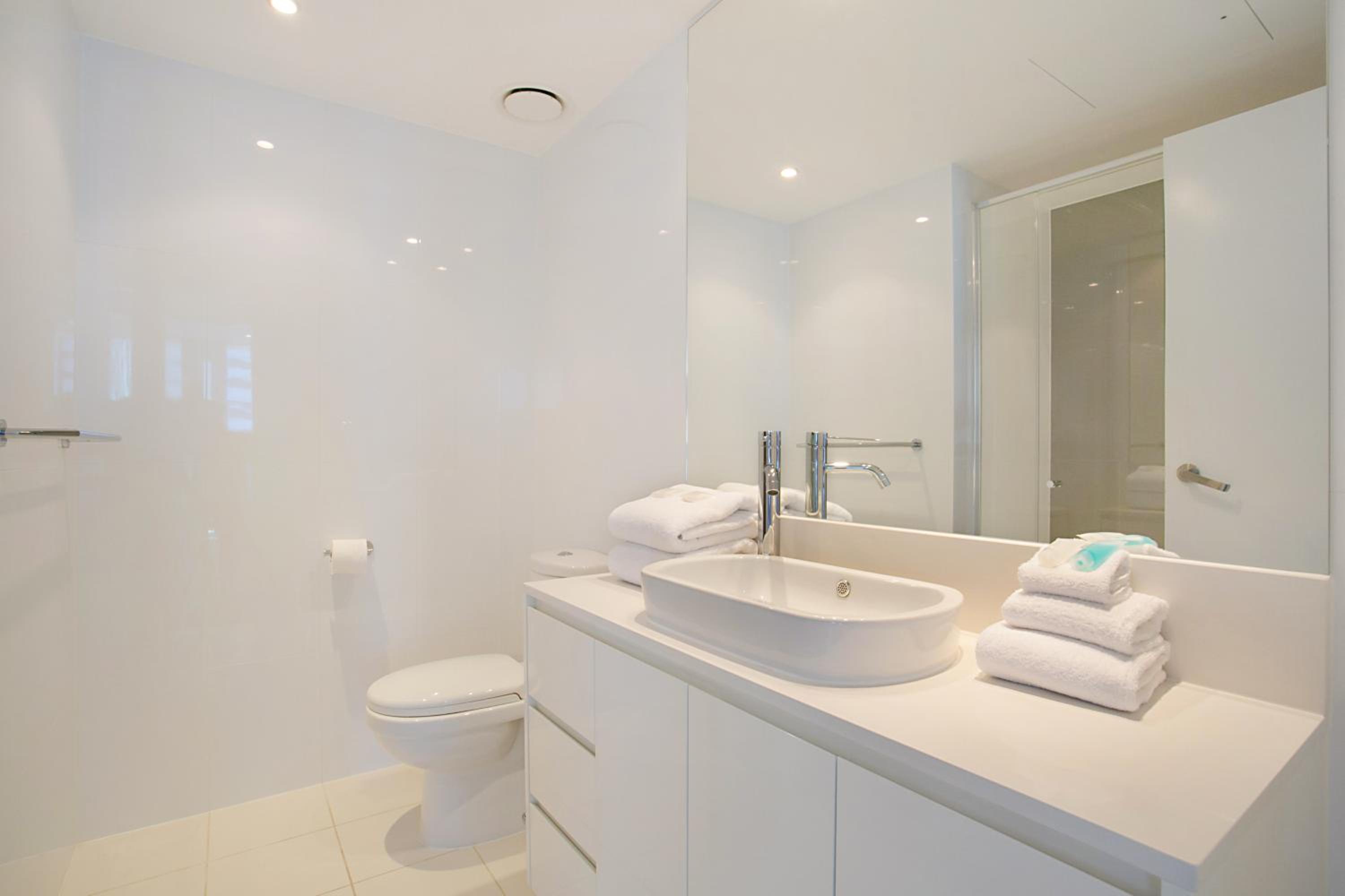 Number 1 H Residences - WiFi, Parking & More by Gold Coast Holidays