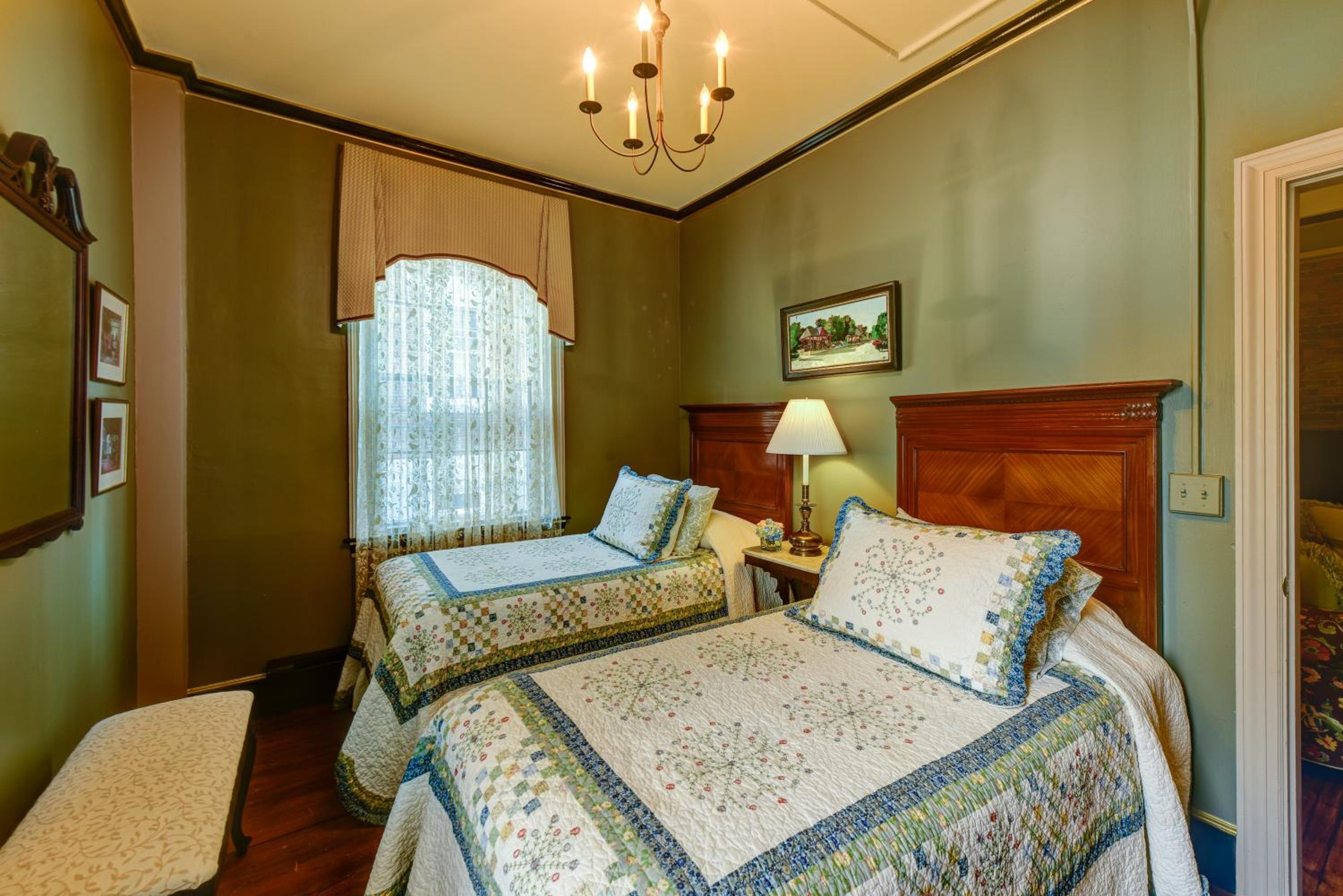 Inn by the Bandstand - Property Image 4