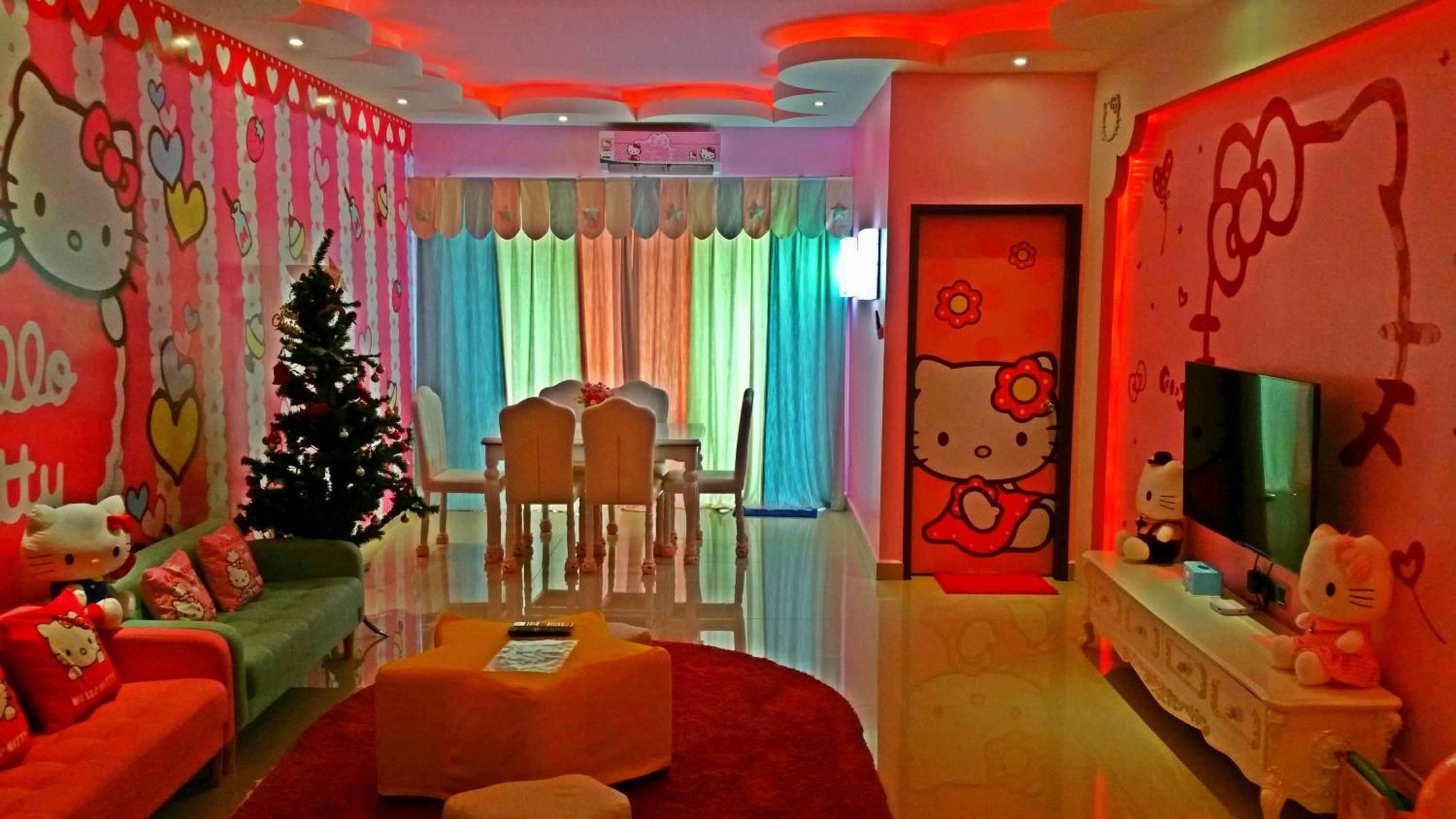 Hello Kitty Signature Suite