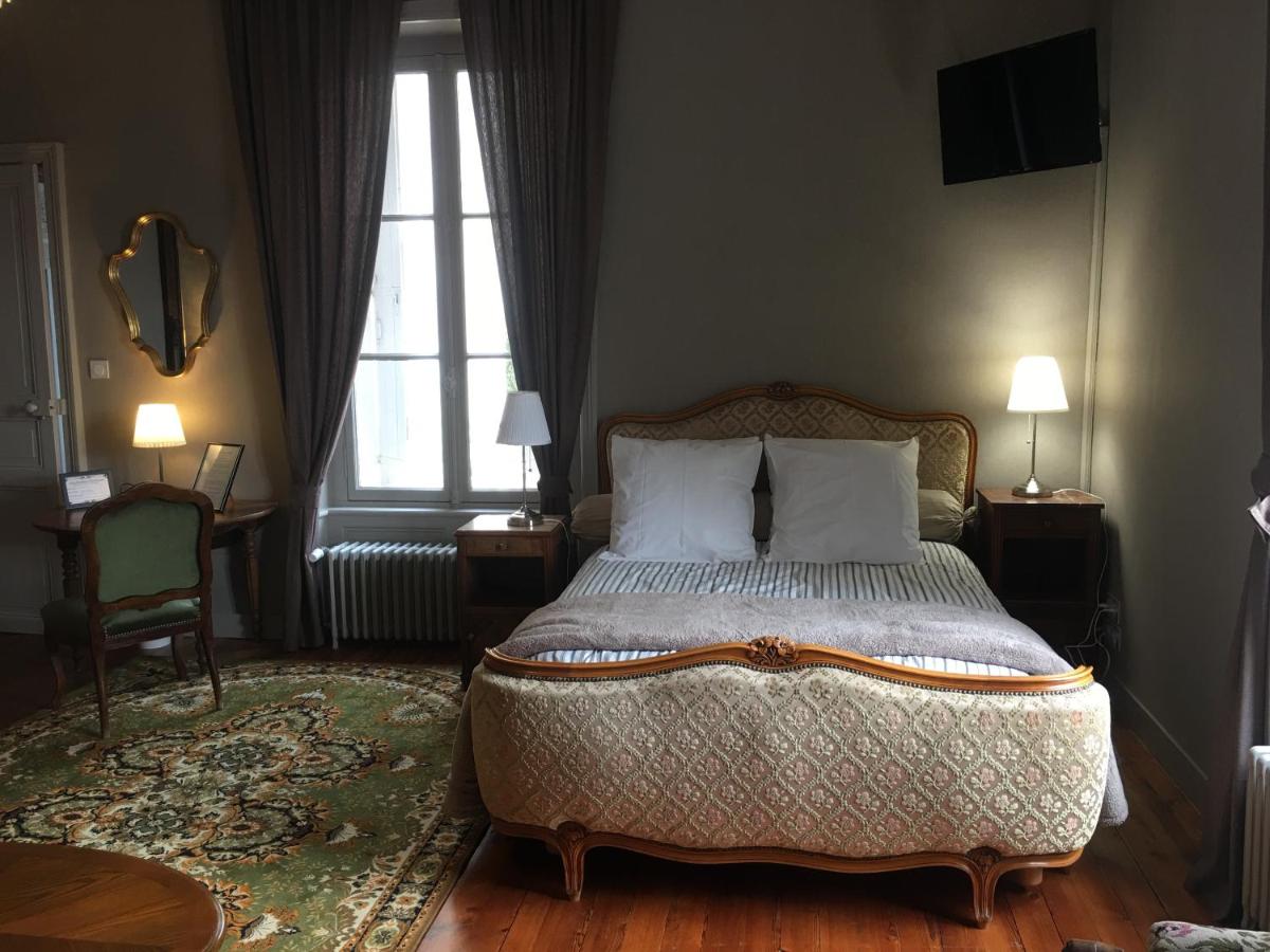 Le Petit Château des Cedres