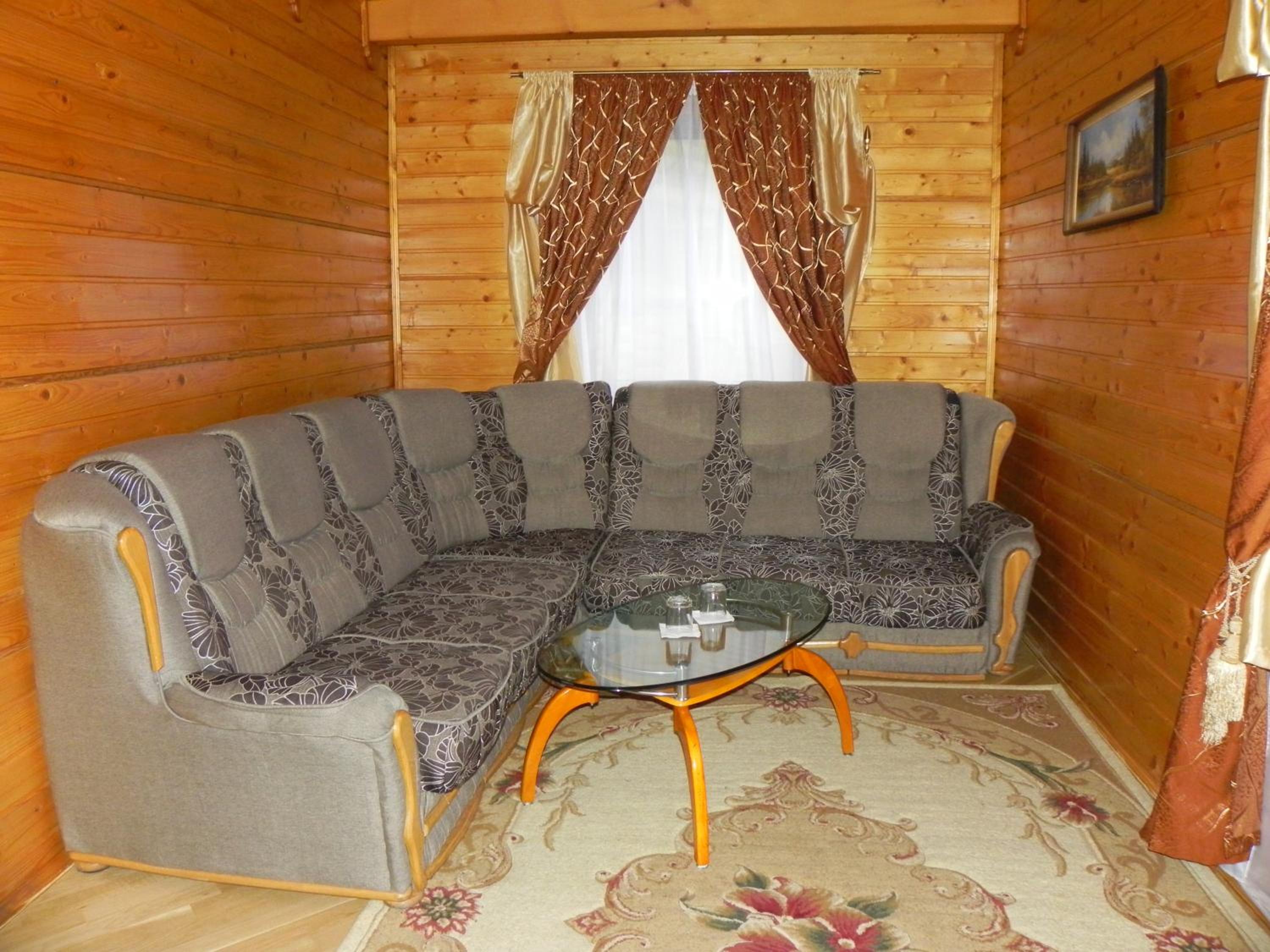Hotel and restaurant complex Skolmo