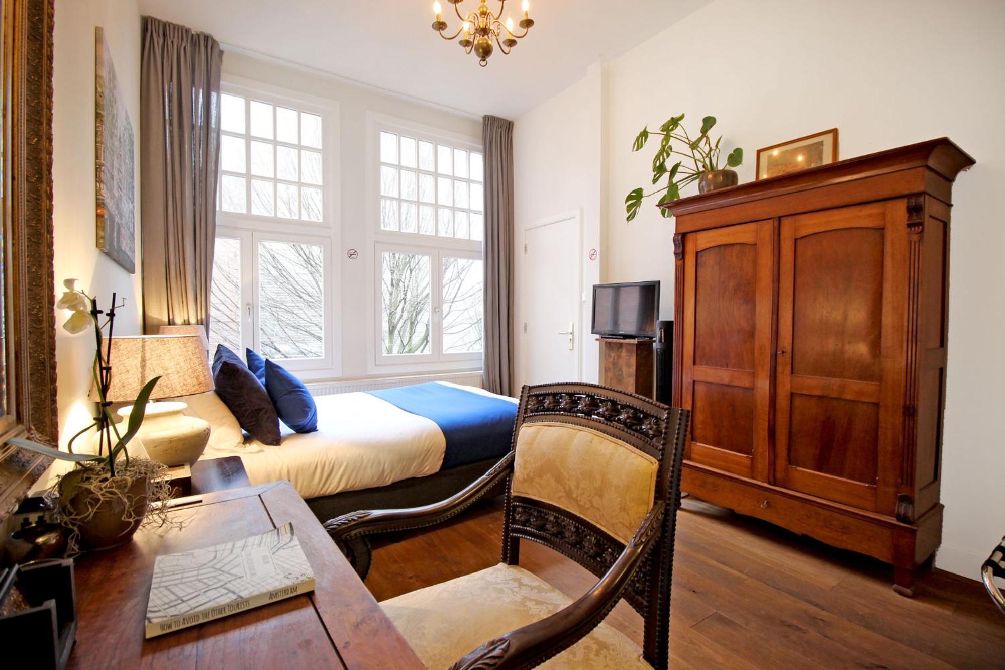 New monumental garden view Studio