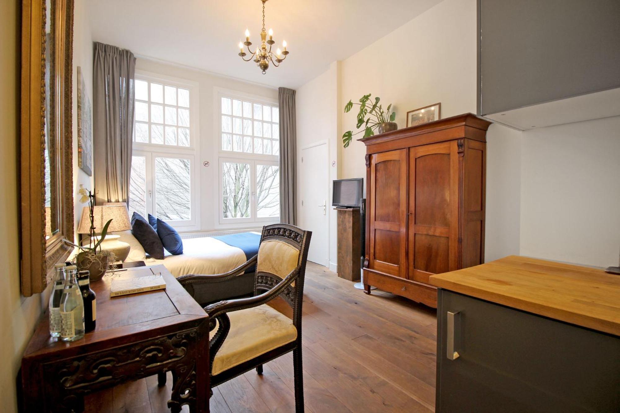 New monumental garden view Studio