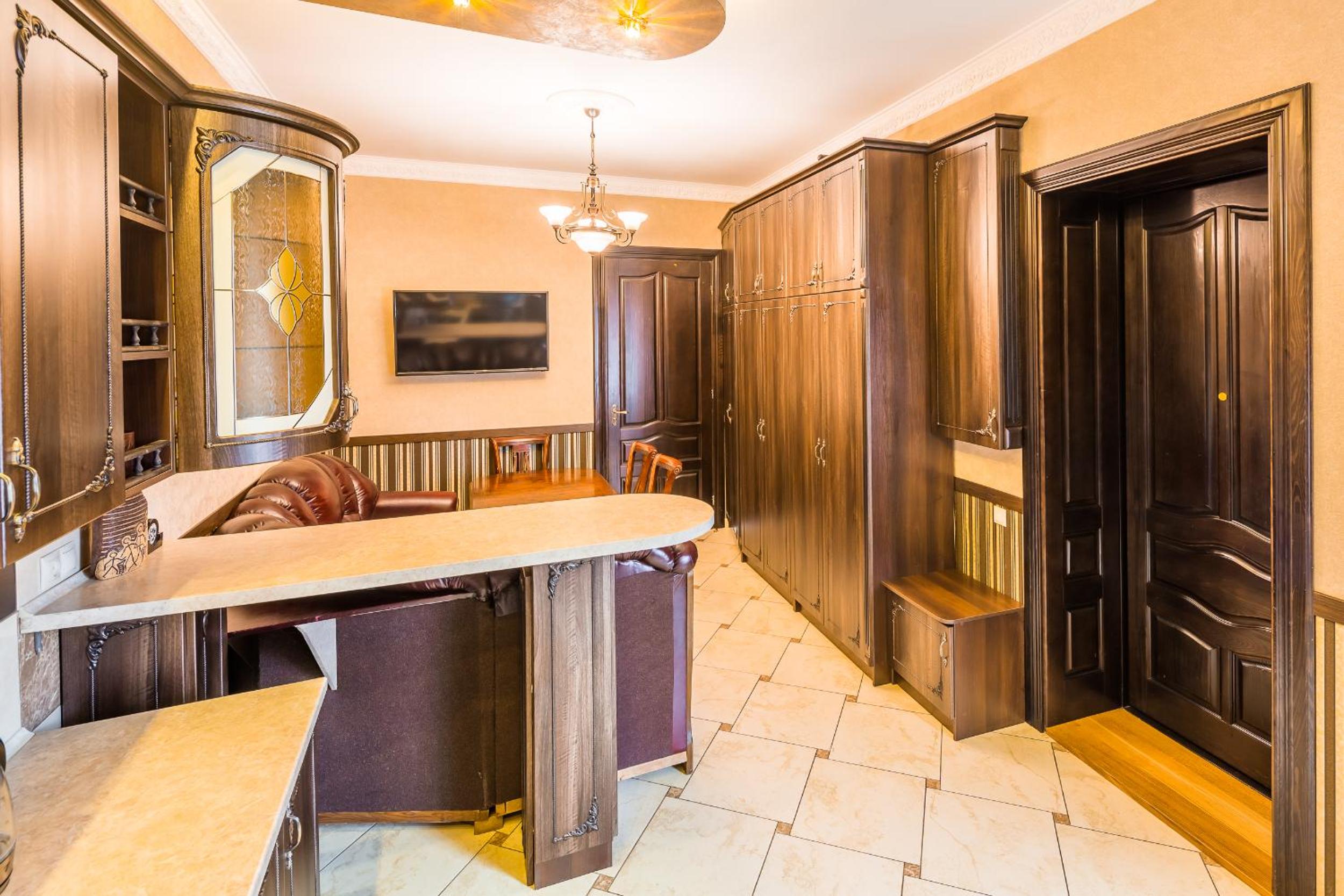 Beautiful apartment D.Galytskogo view 4