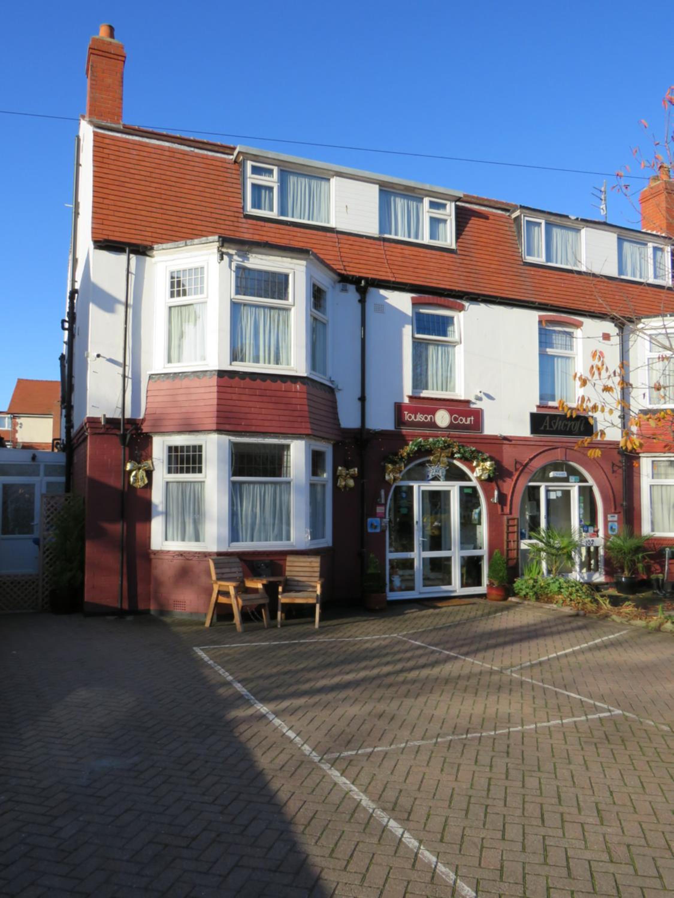 Hotel Toulson Court - Image 1