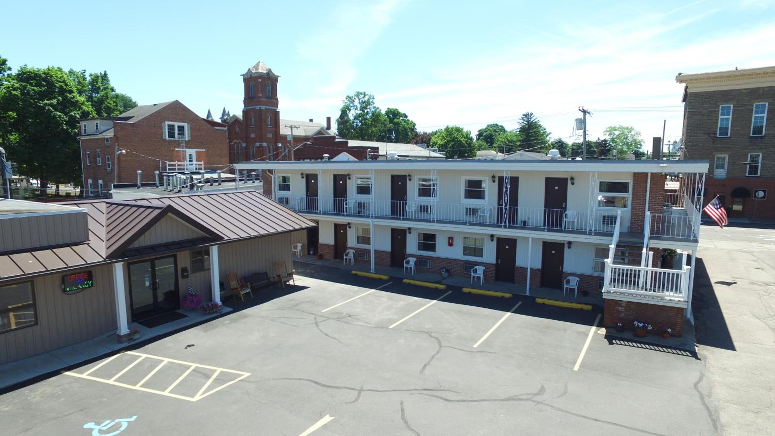 Villager Motel & Glen Manor Estate view 3