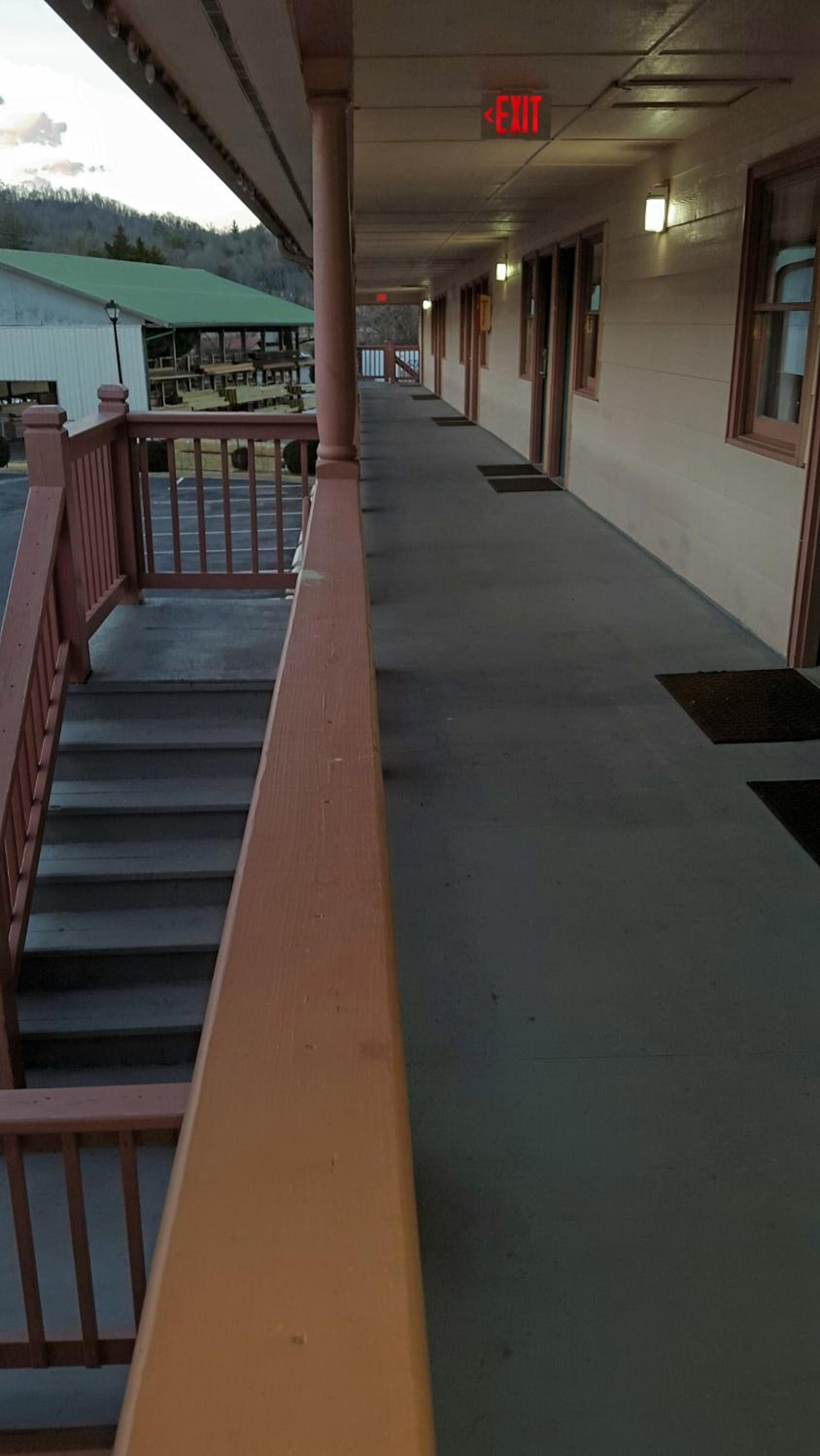 Mountain Valley Inn - Property Image 18