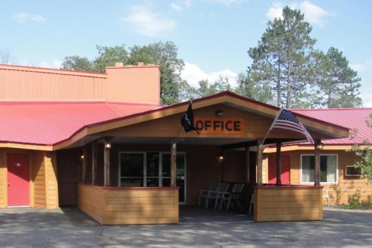 Hiawatha Lodge Inn