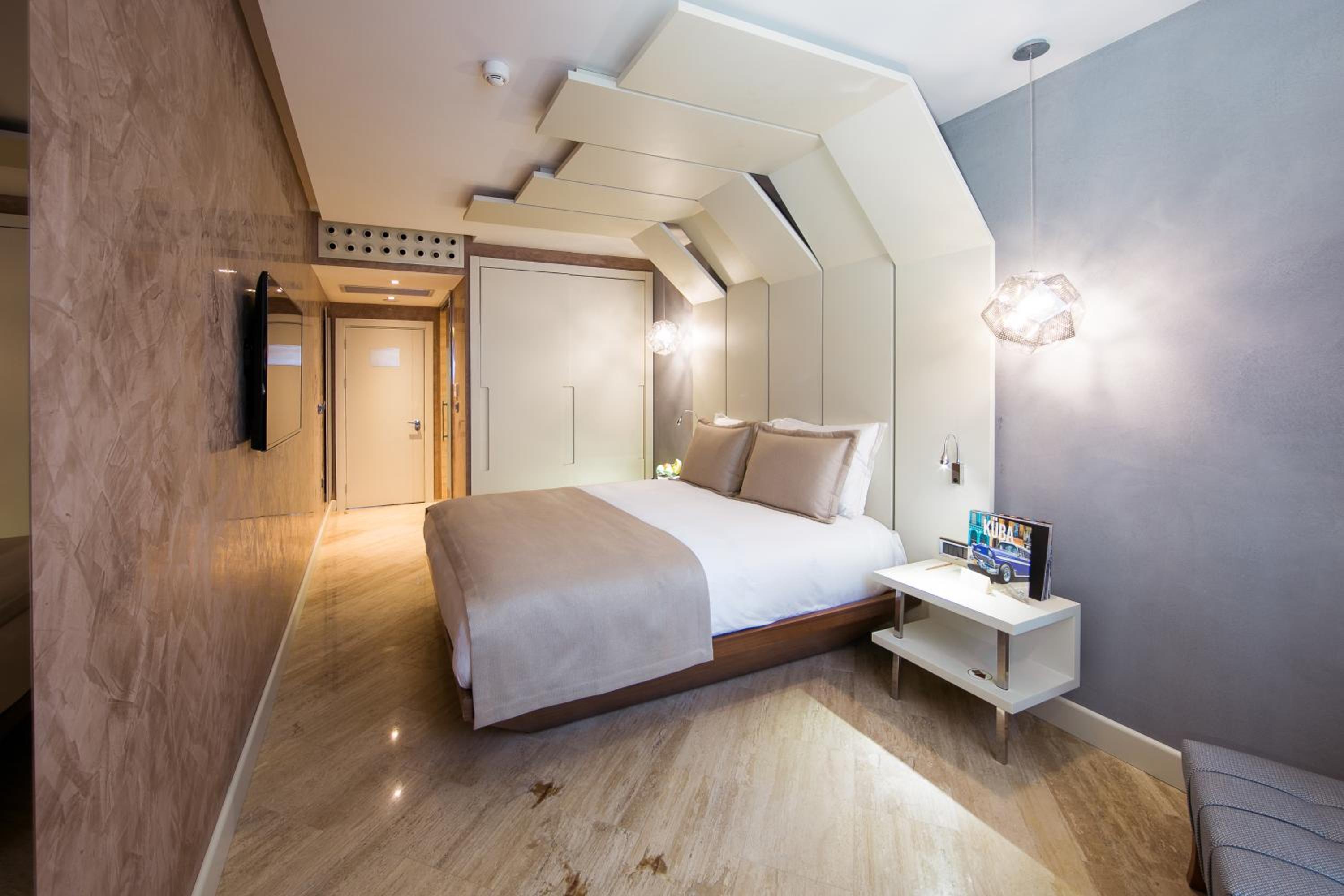 Maroon Otel Pera - Image 11