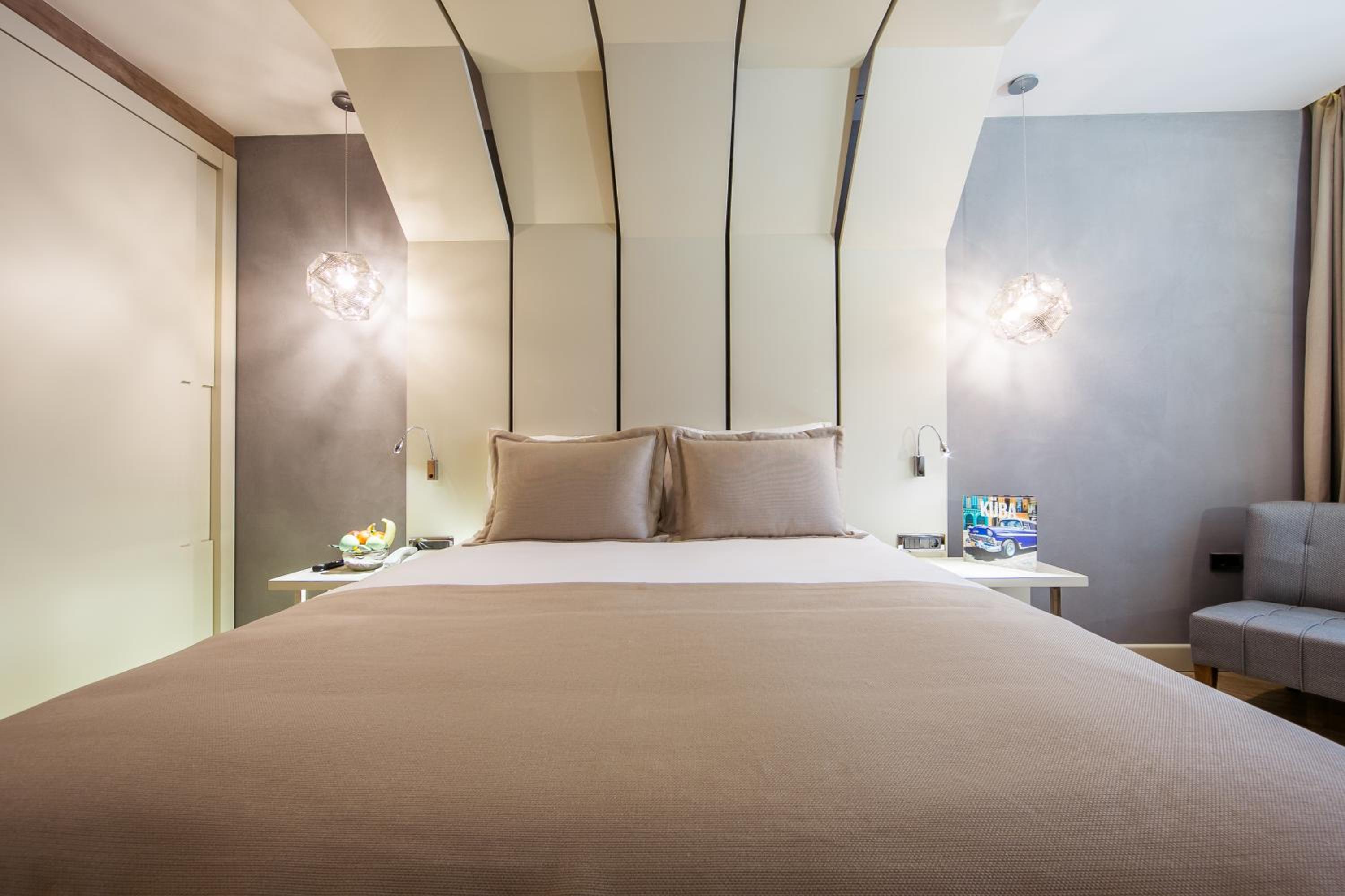 Maroon Otel Pera - Image 8