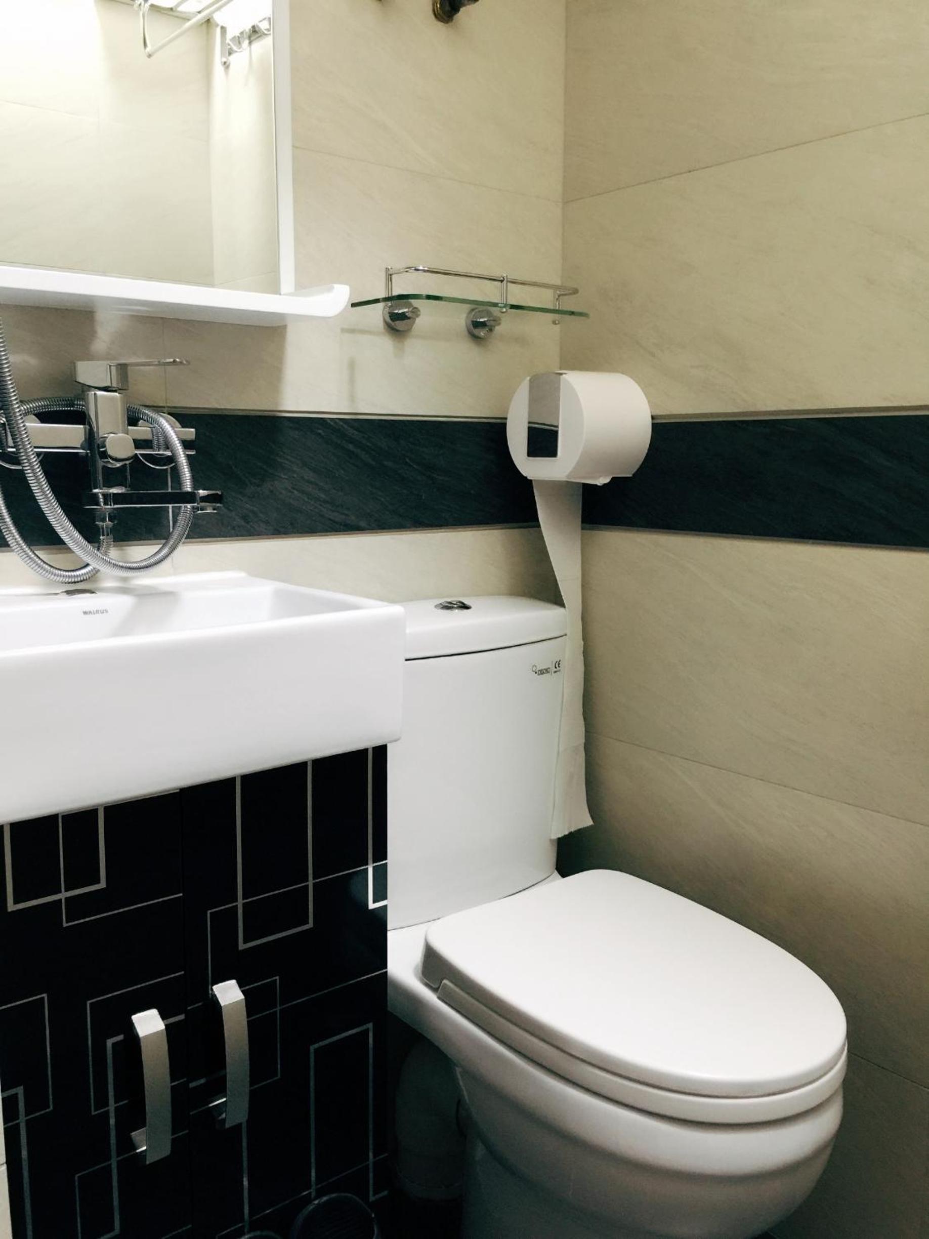 Hong Kong Tai San Guest House (Burlington Branch)