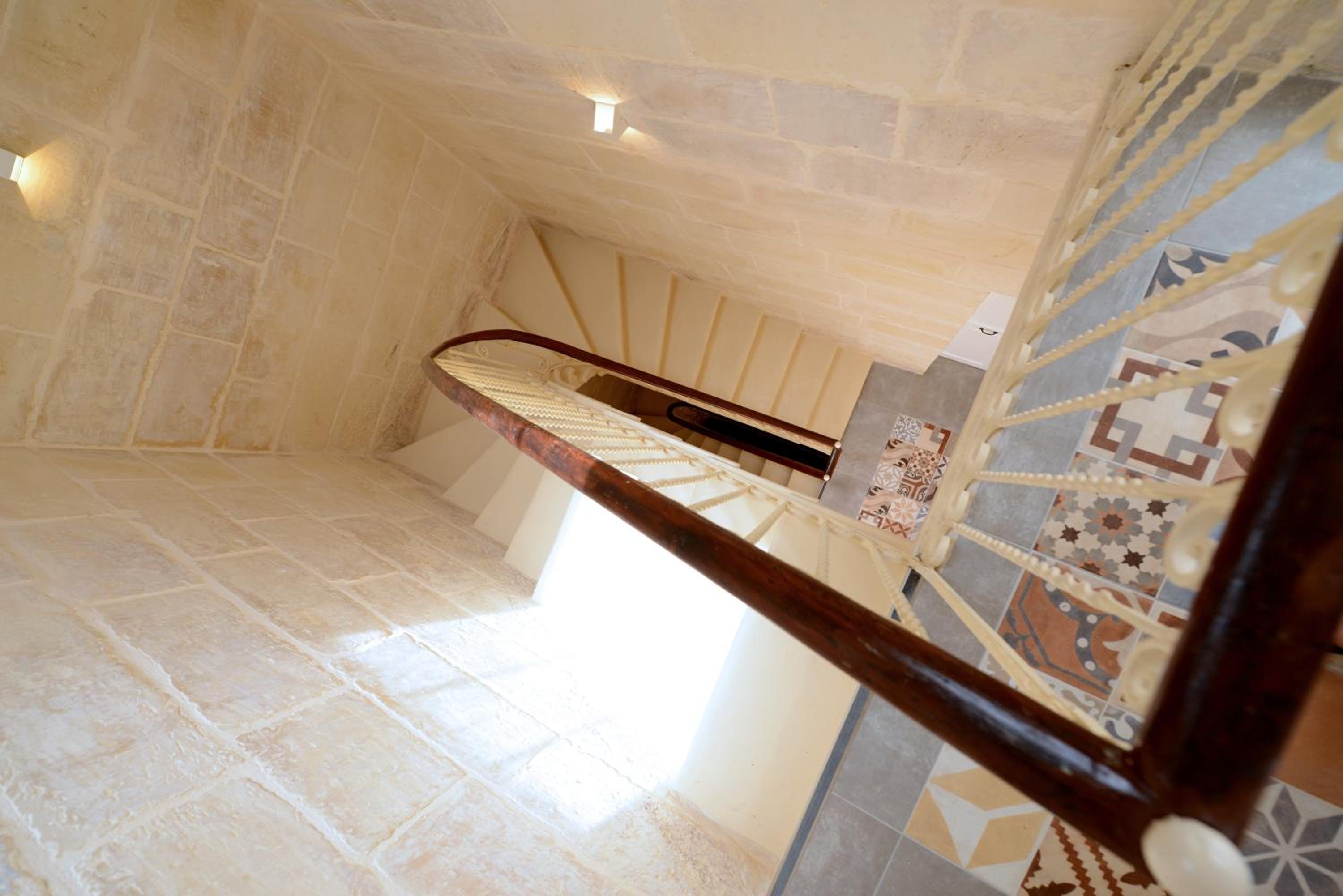 Lovely House Private Rooms by Vallettastay view 4