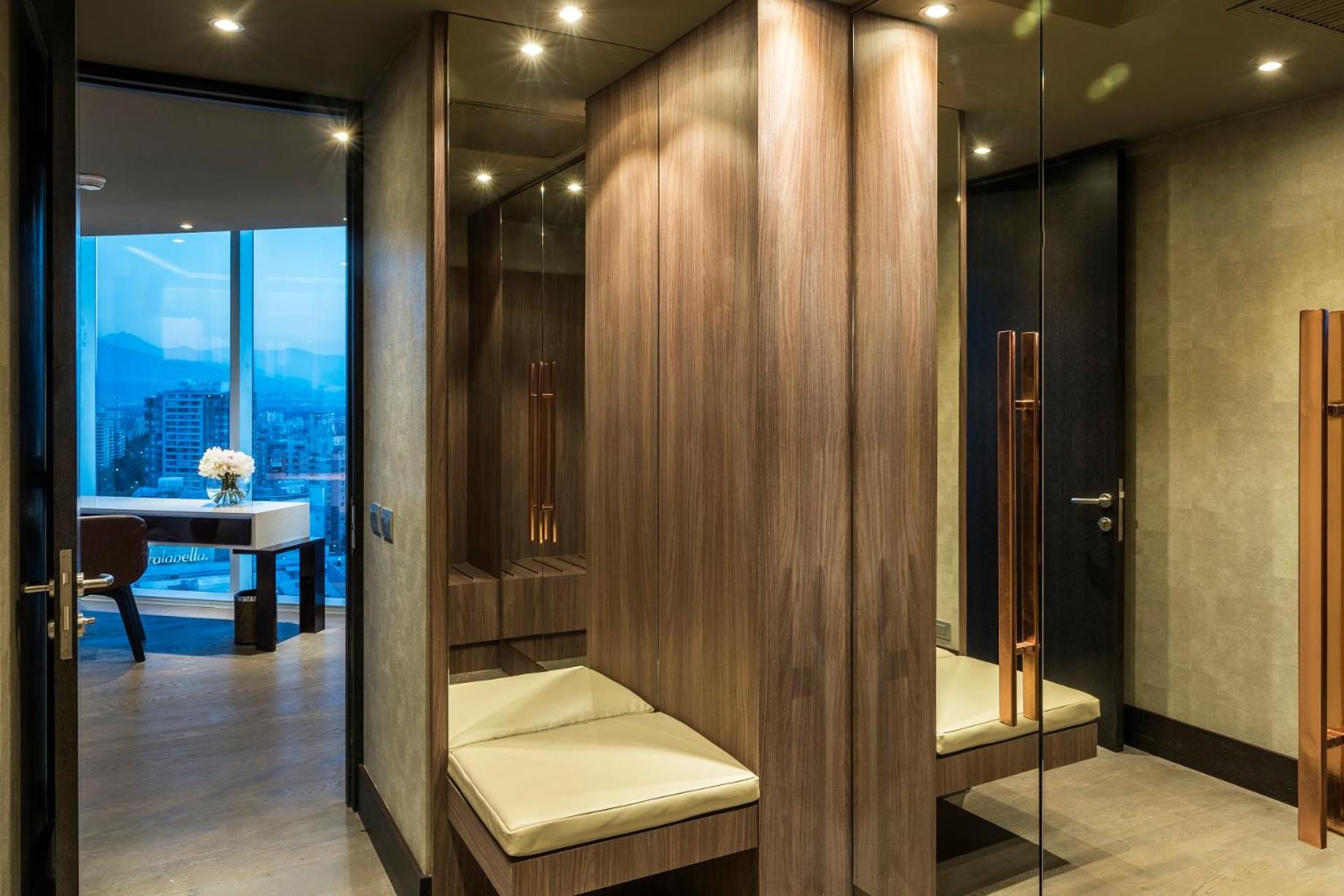Icon Hotel photo 2