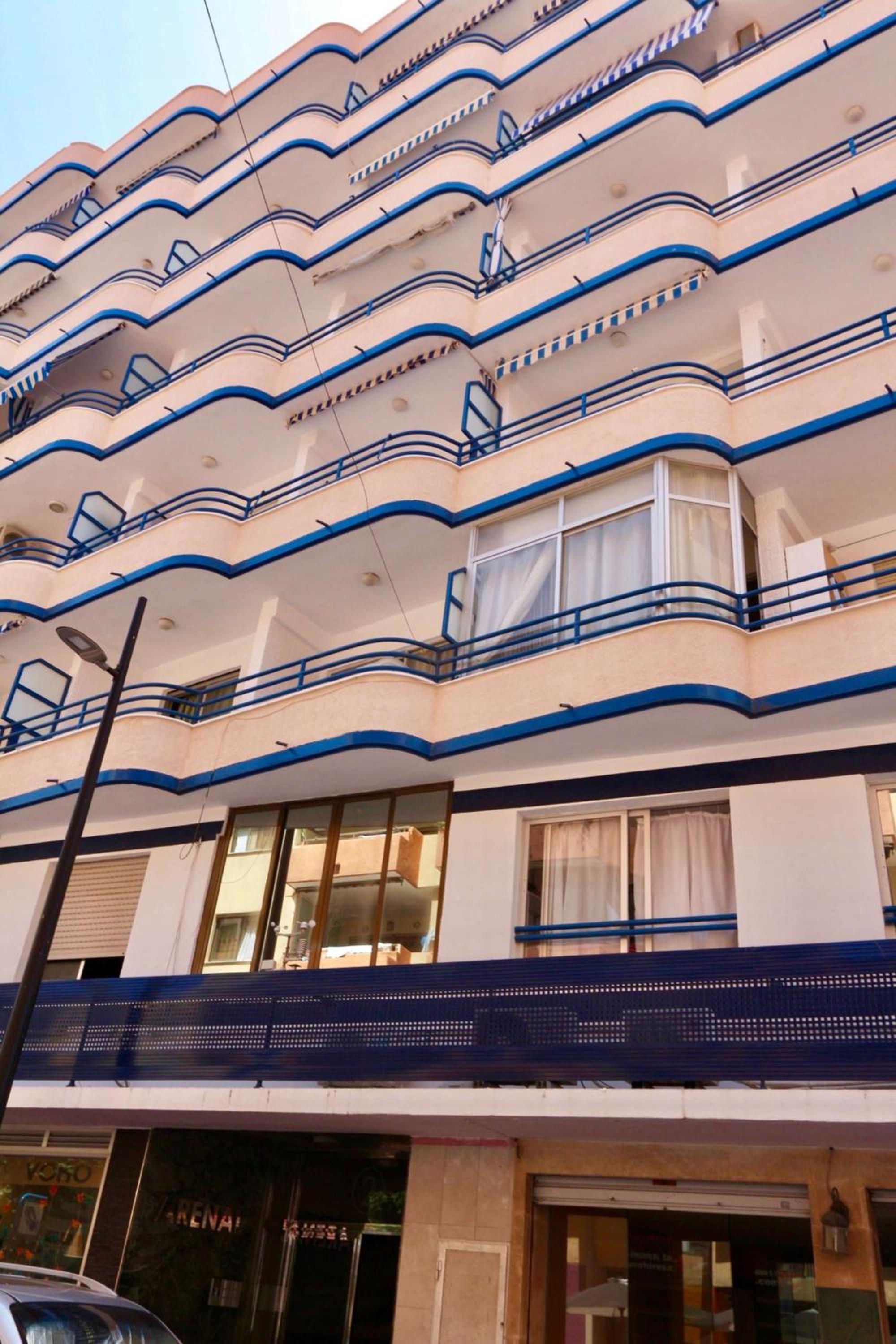 3- bedroom apartment in the centre of Calpe with nice living room, 1 bathroom. view 5