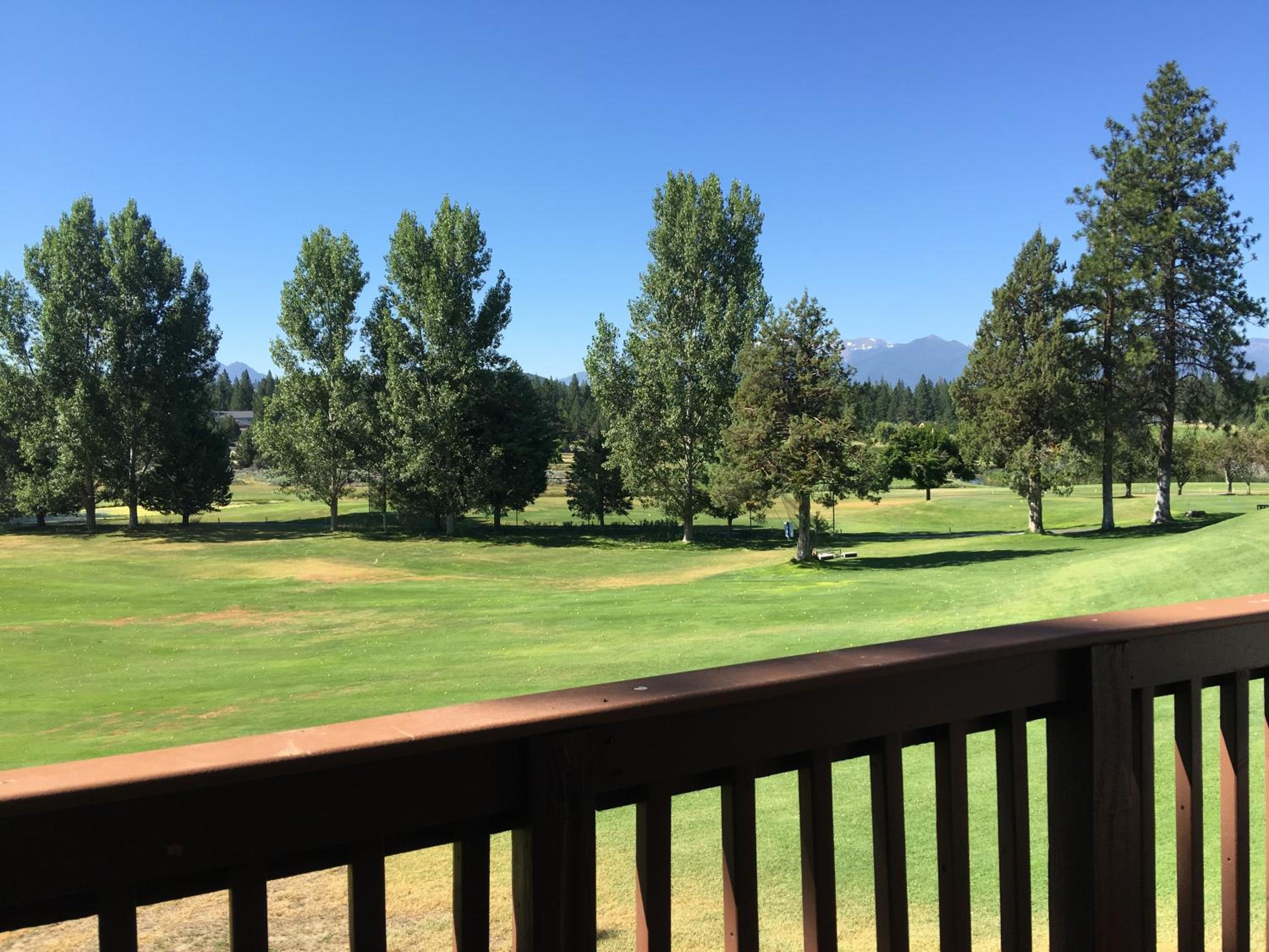 Lake Shastina Golf Resort