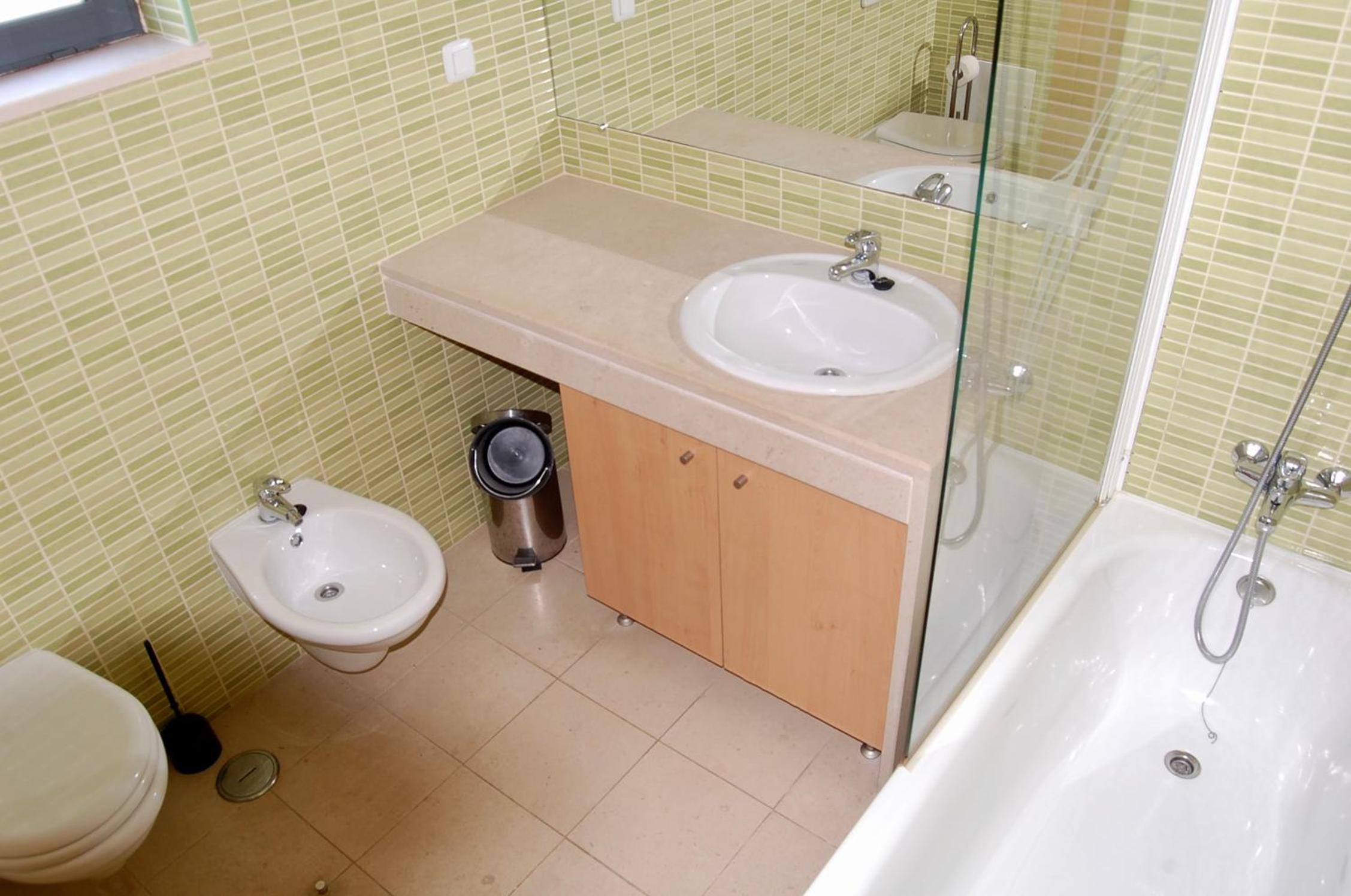 Corcovada en Albufeira — bathroom