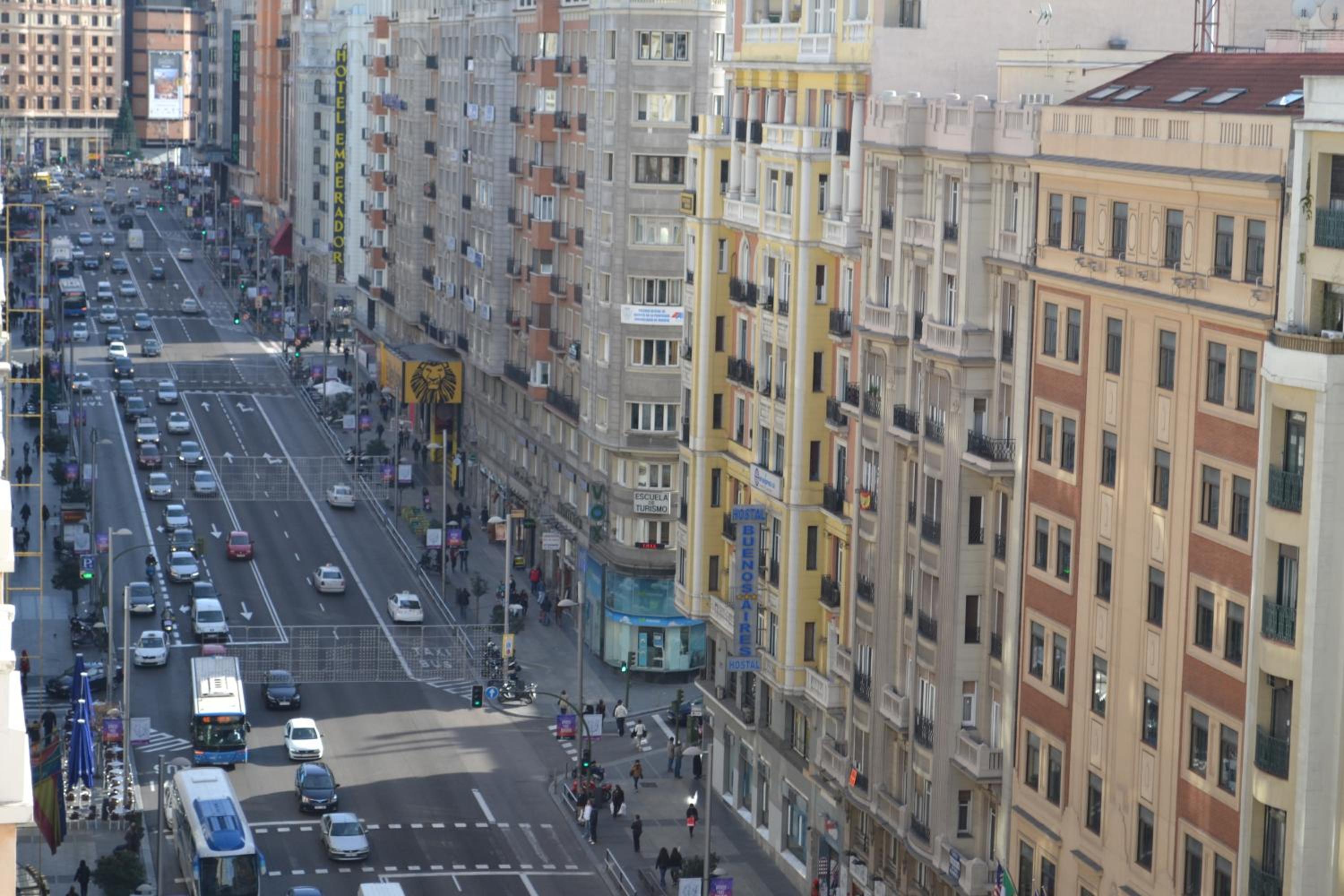 Room Gran Vía Apartments view 2