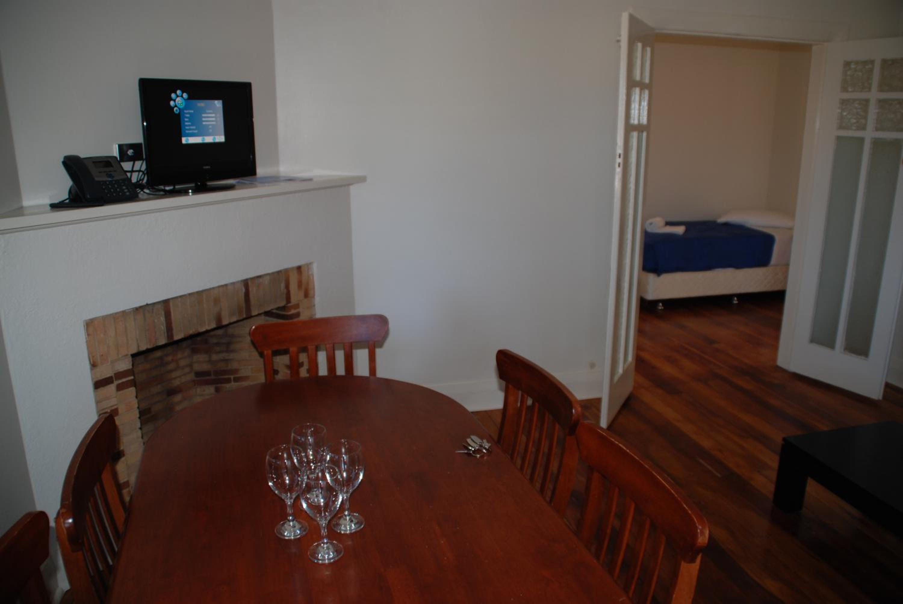 Accommodation Sydney Rockdale - 2 Bdr Pet Friendly Budget Apartment