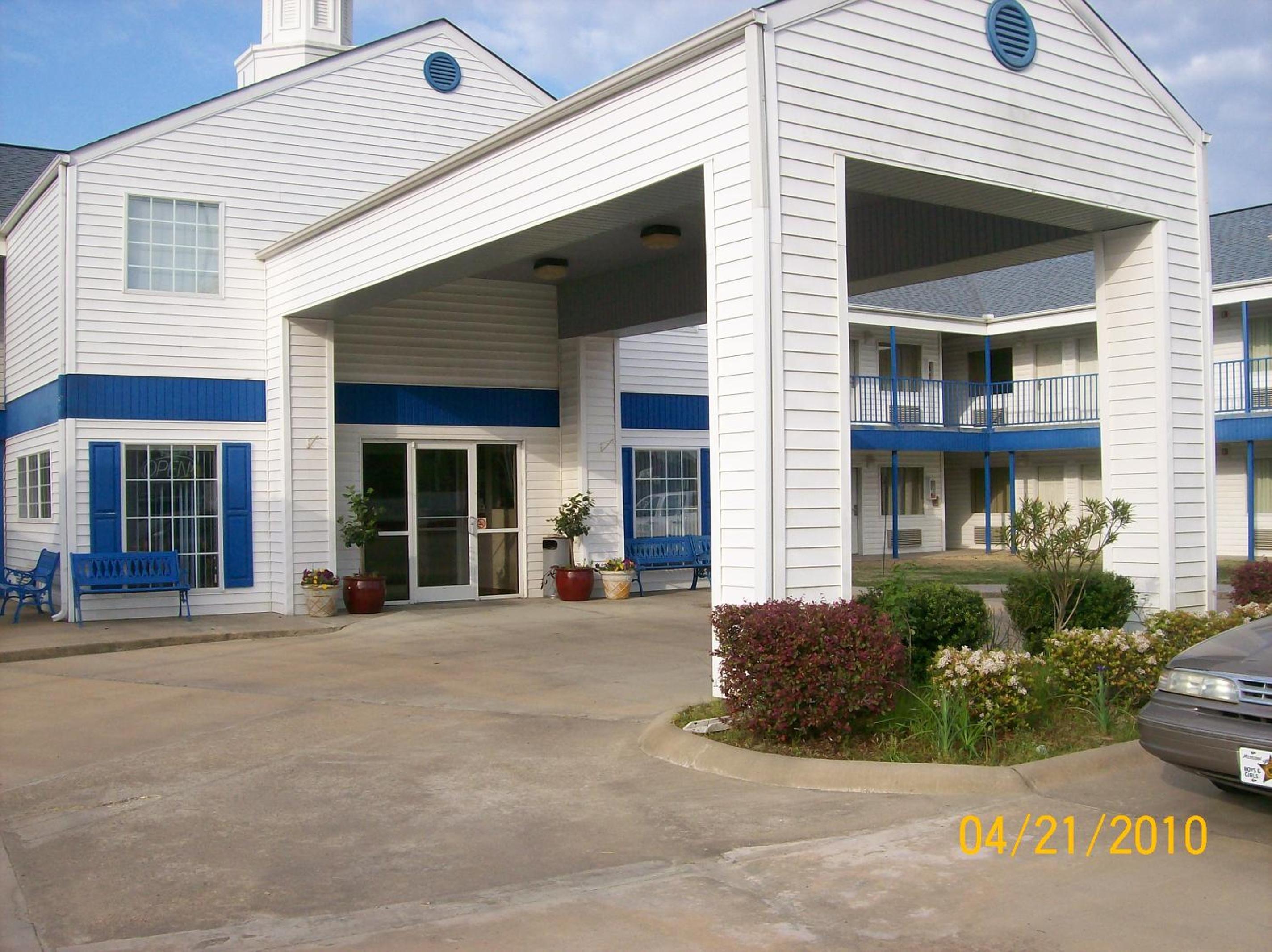 American Inn and Suites White Hall view 3