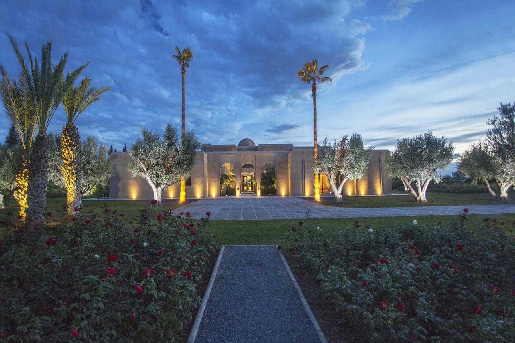 Adnaa - Modern Villa with 2 pools, sauna, hammam, tennis court & home cinema