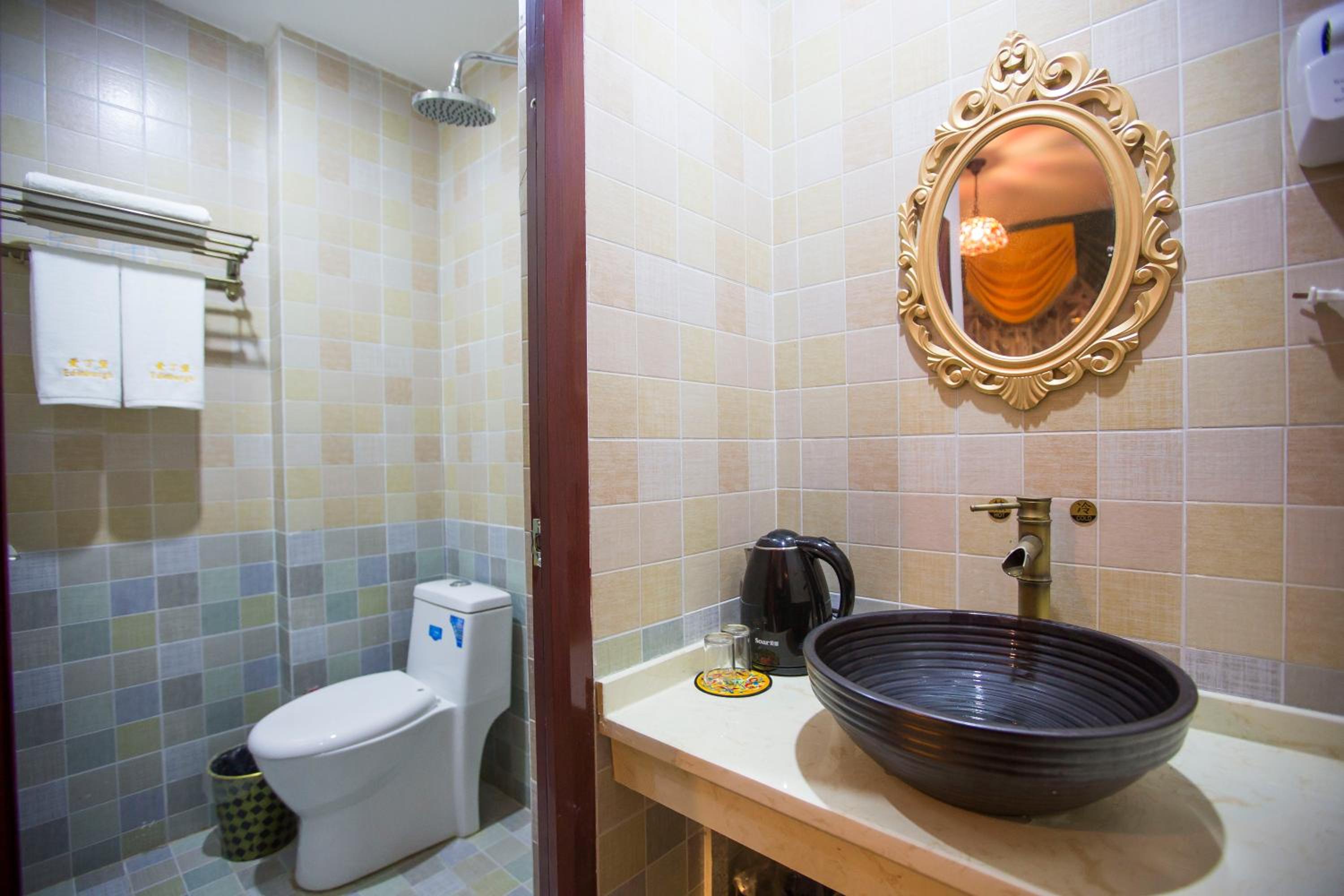 Edinburgh Hostel - Coffee bar - Western breakfast -Travel expert -Good location-English reception-Ticket service-Tourism planing-Laundry-Camara-Drone gopro