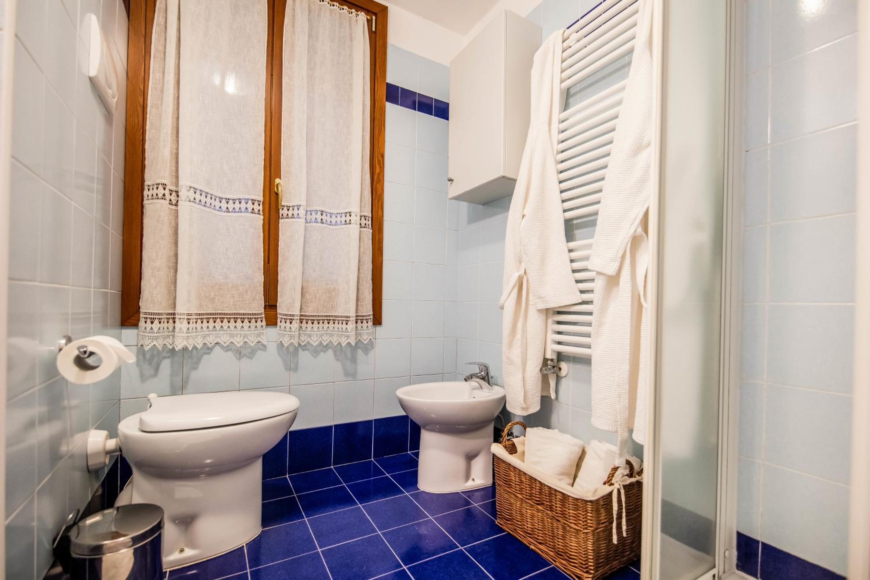Venice and Venice Apartments - private rooms in shared apartment