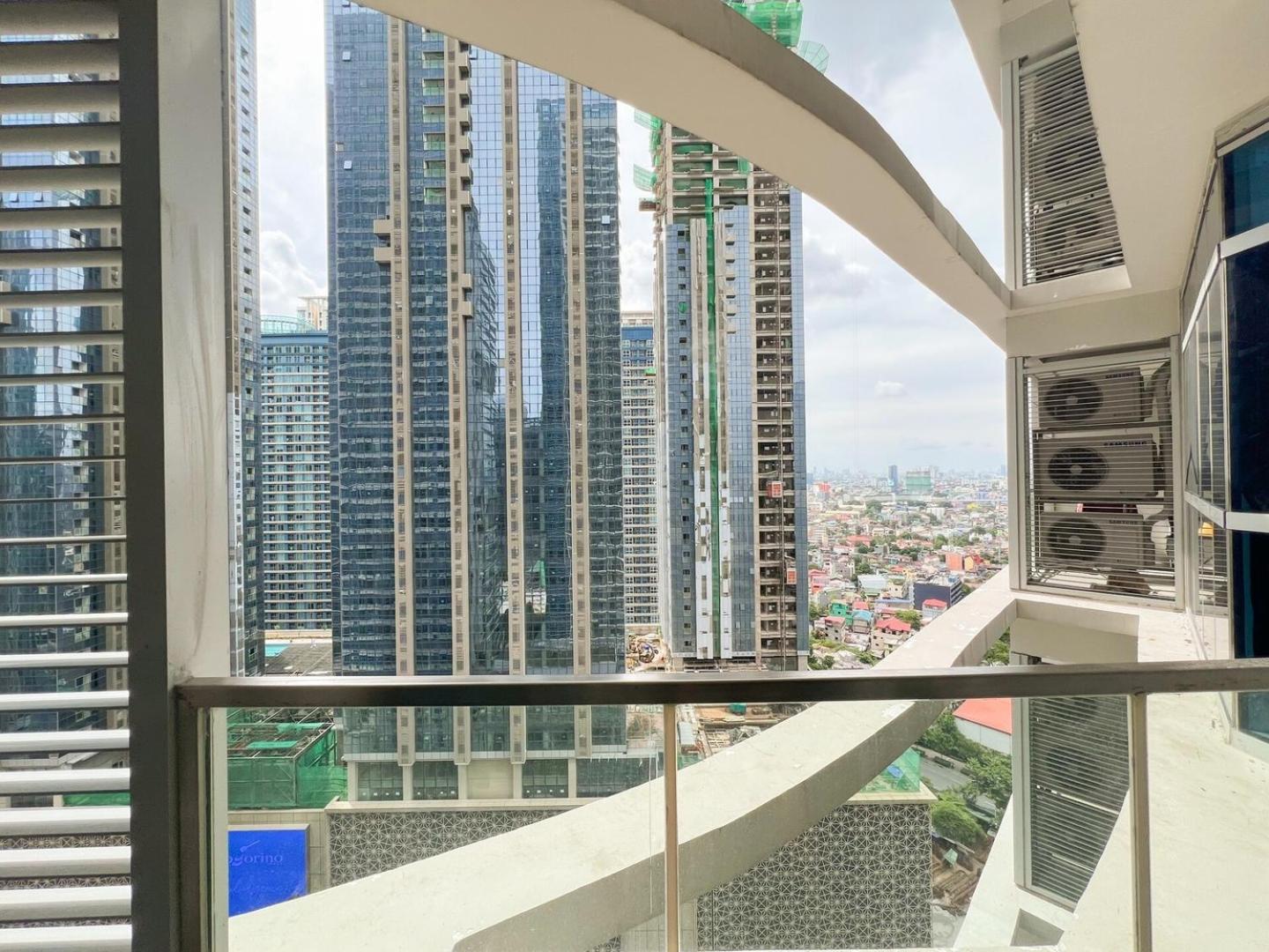 Luxury BGC Condo Near Uptown,Grand Hyatt #upt219k
