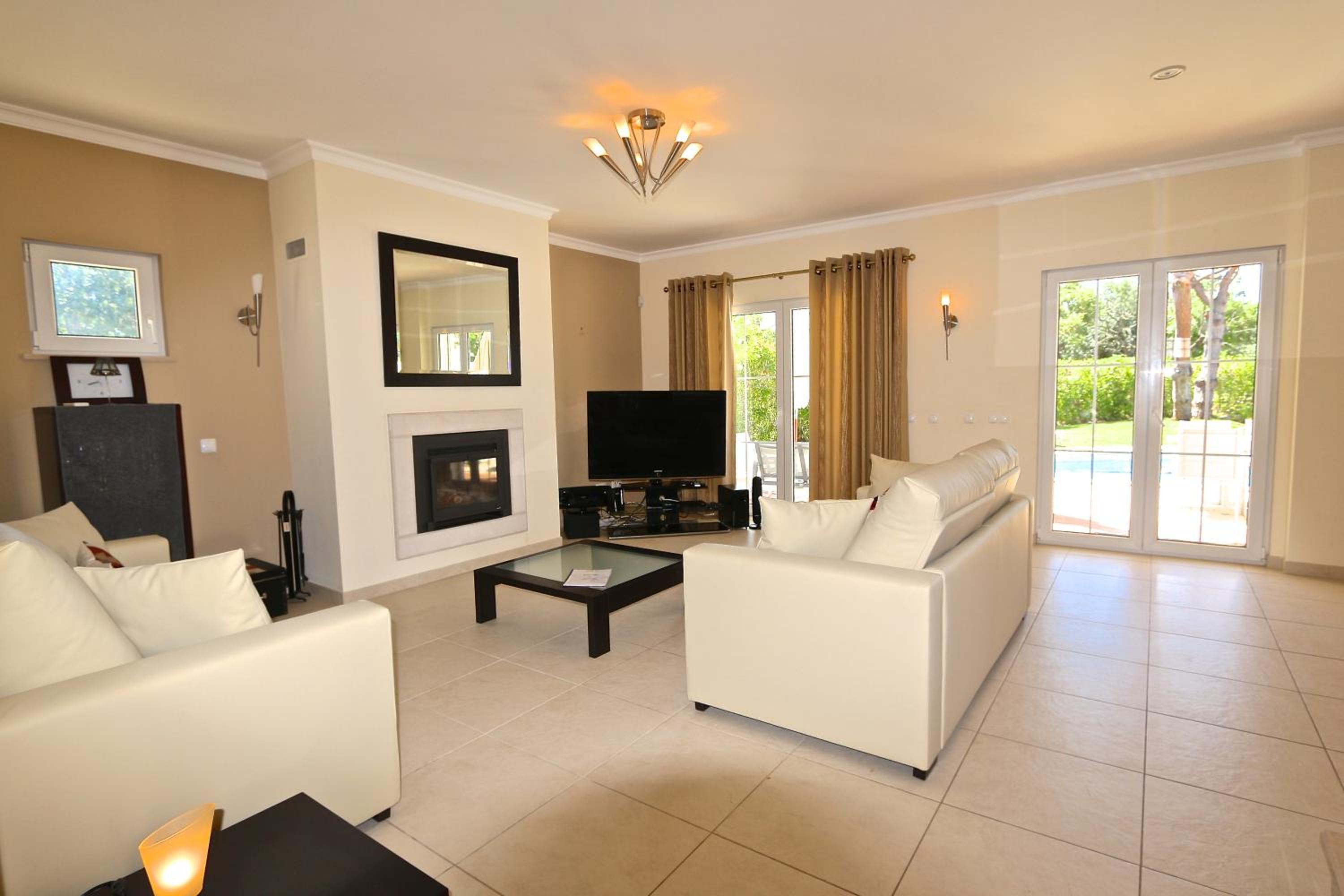 Villa Amendoeira 4 - Clever Details with private "heated" pool view 2
