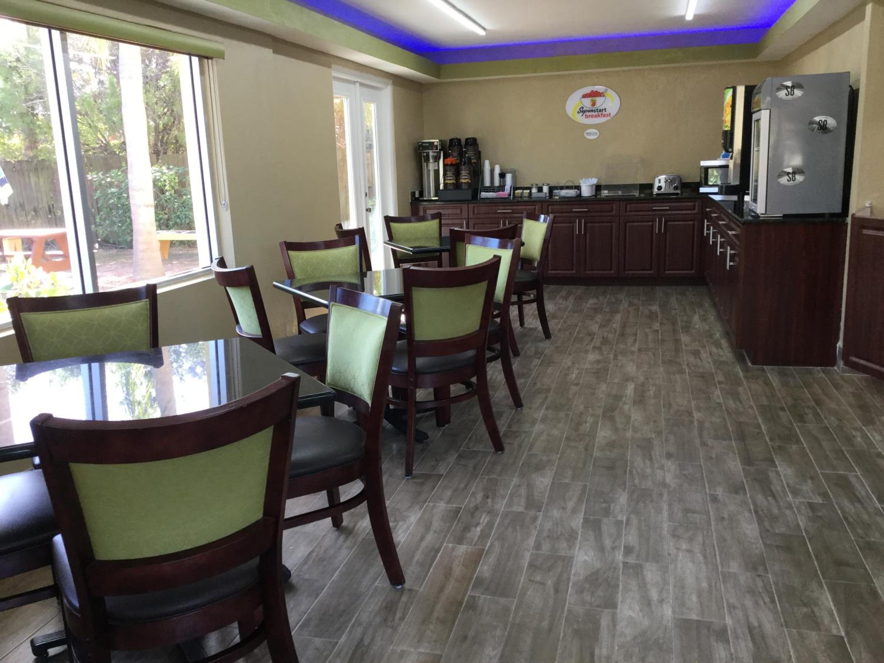 Super 8 by Wyndham Sarasota Near Siesta Key, Zdjęcie 24