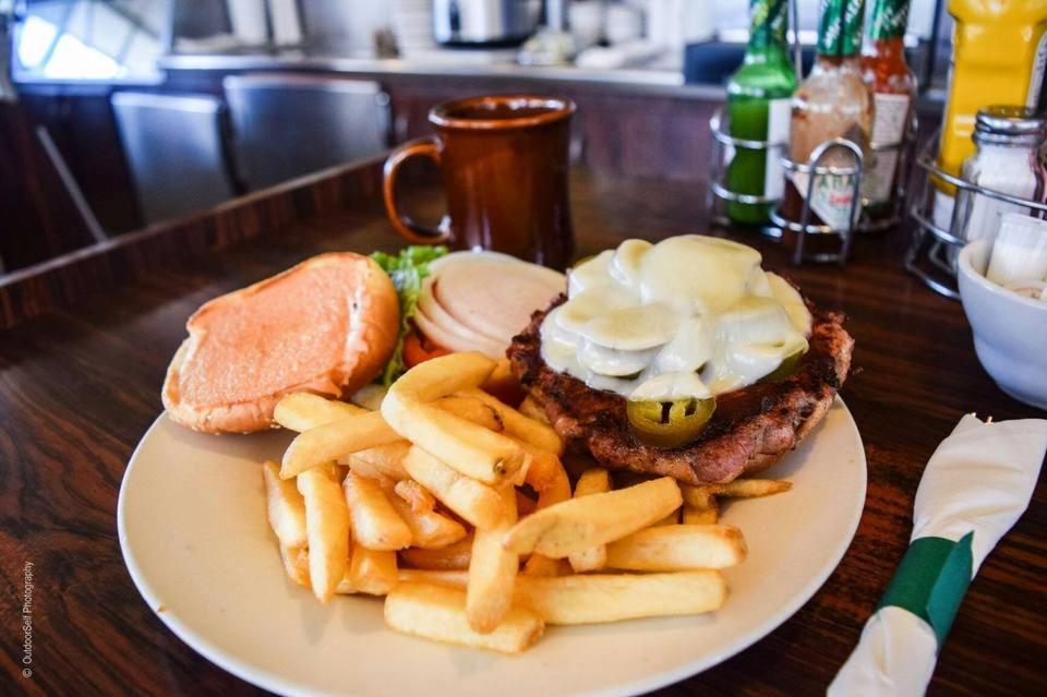 Baker City Vacations - Oregon Trail Motel and Restaurant - Property Image 7