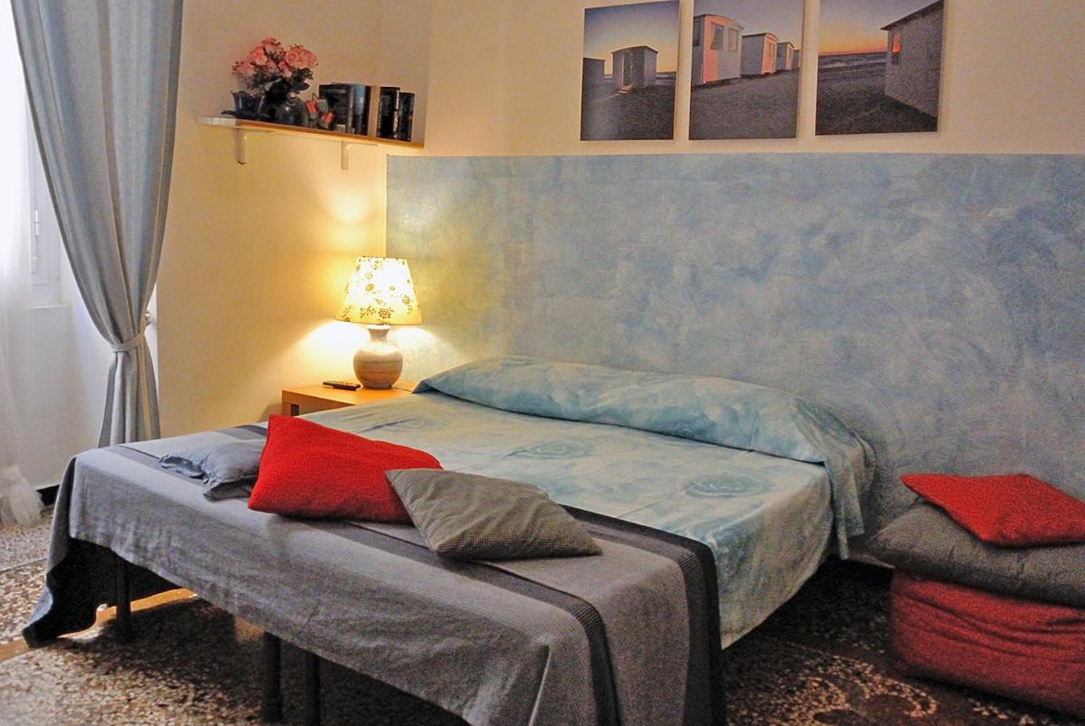 B&B Blue Home view 4
