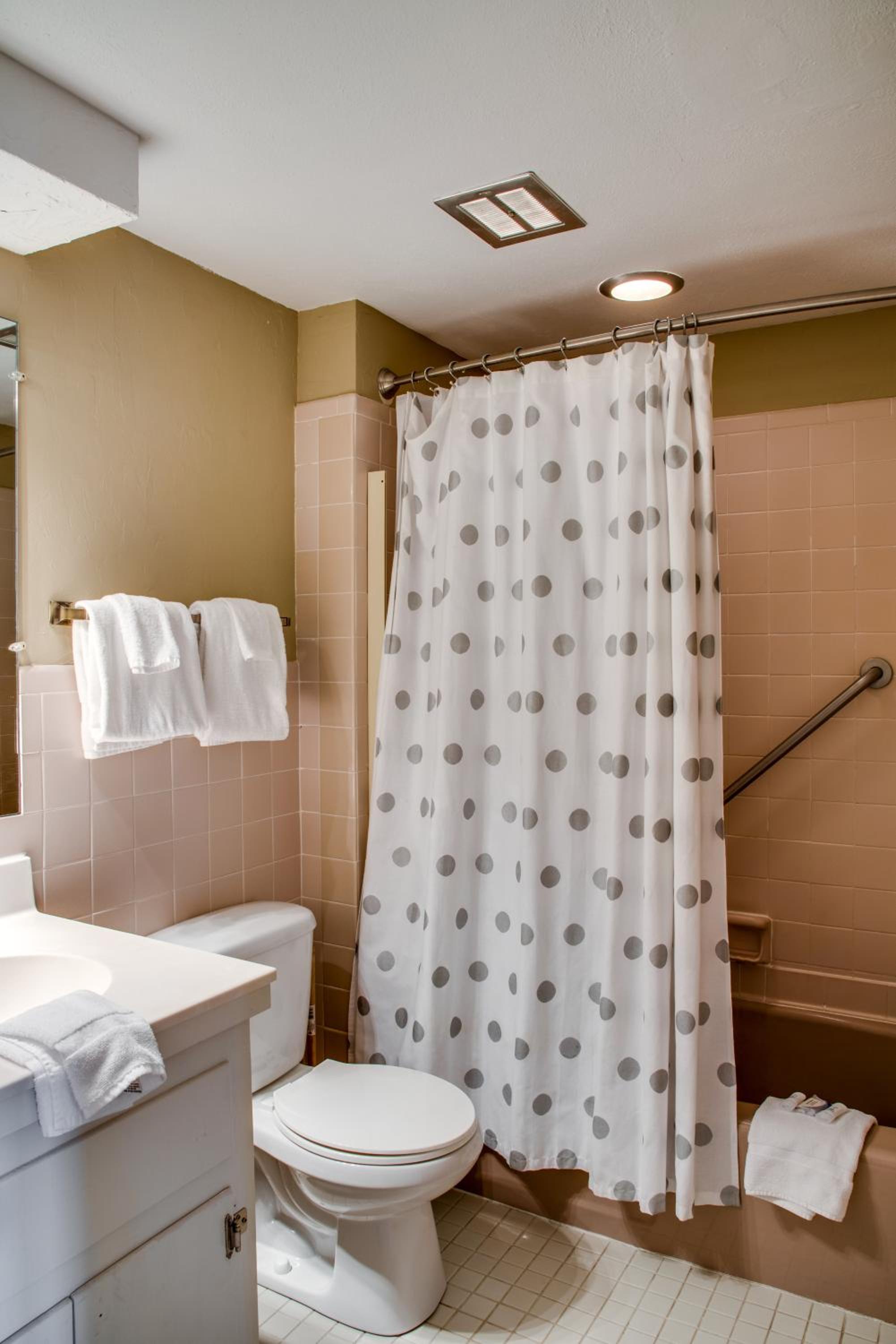 Cliff Dwellers Inn