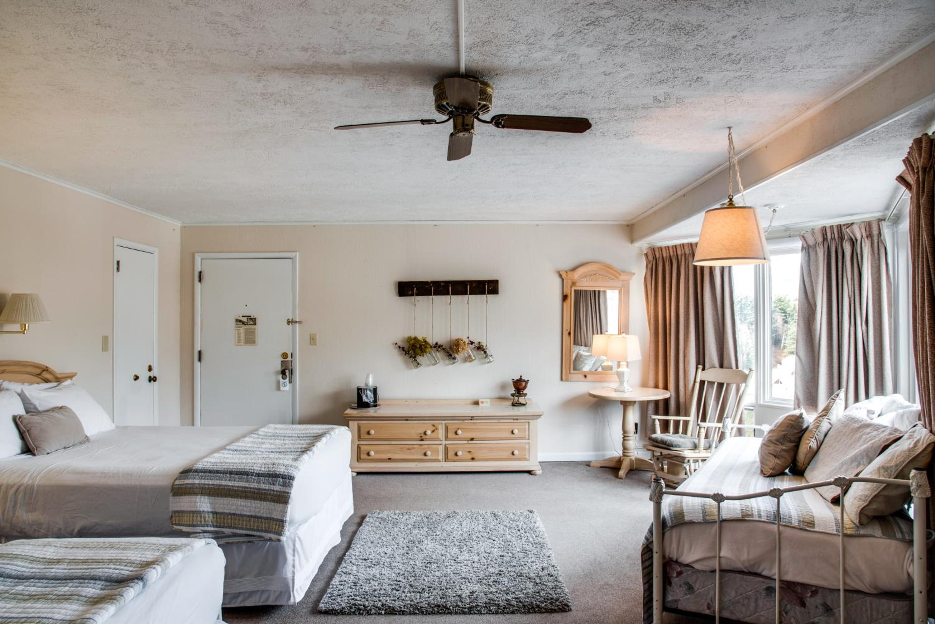 Cliff Dwellers Inn