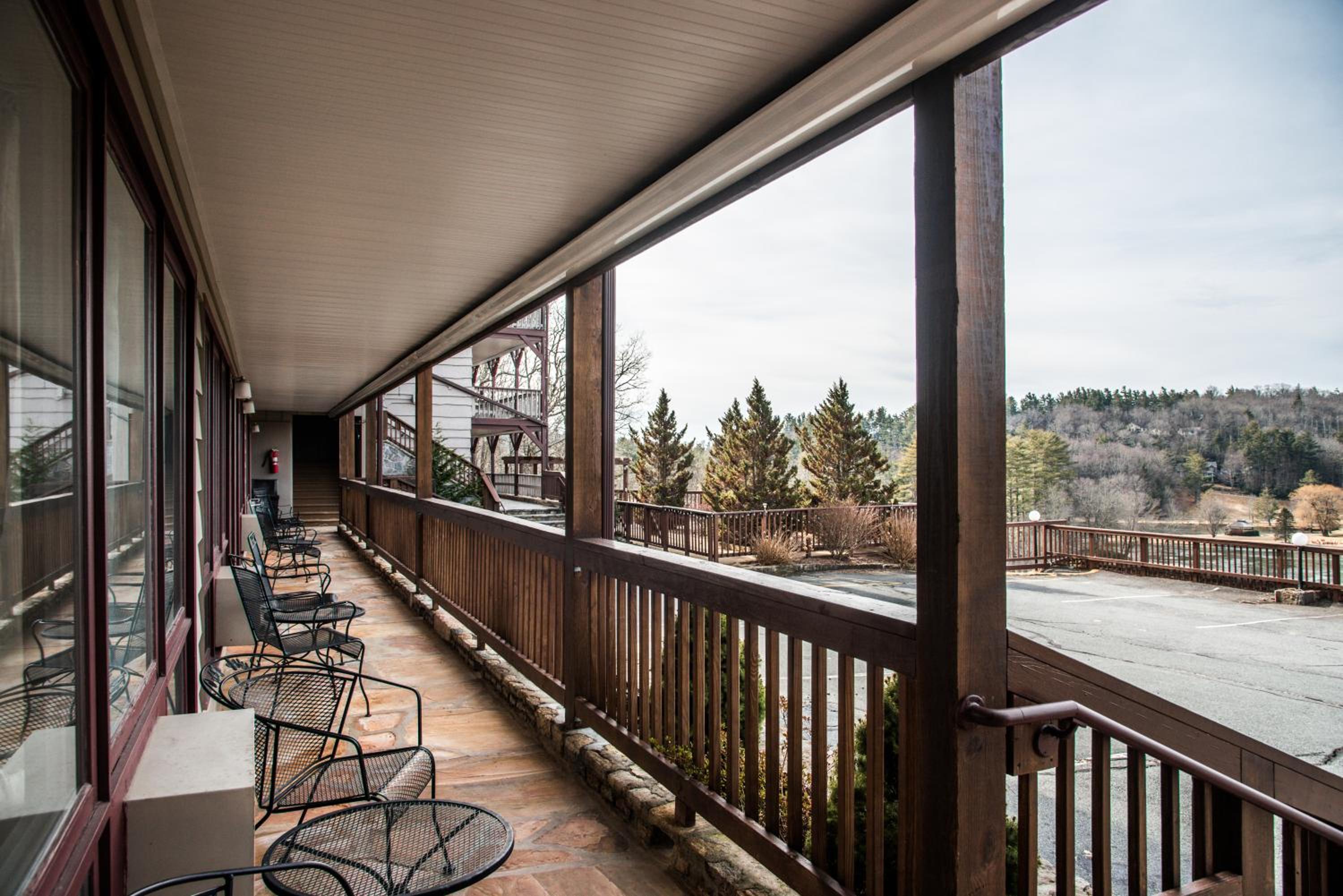Cliff Dwellers Inn