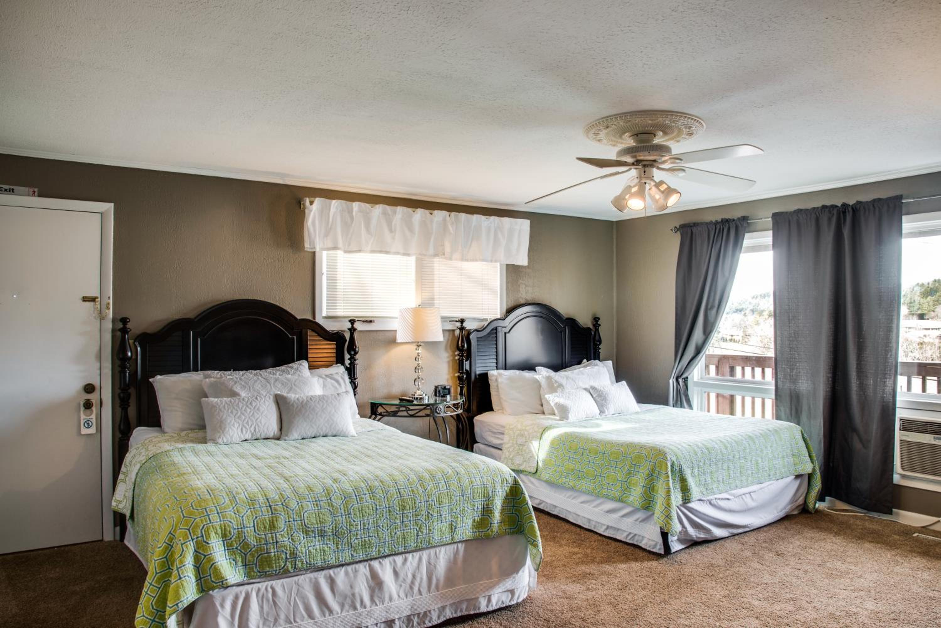 Cliff Dwellers Inn
