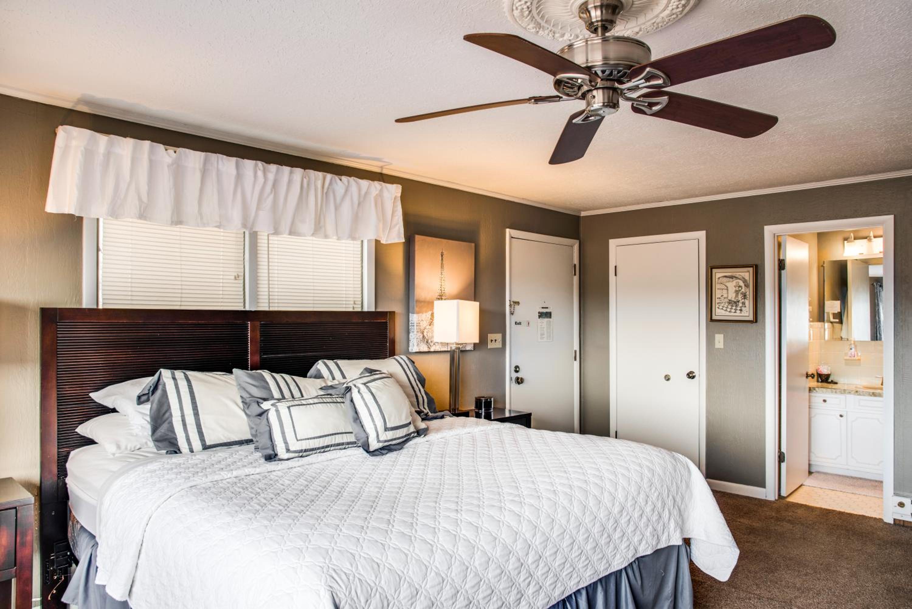 Cliff Dwellers Inn