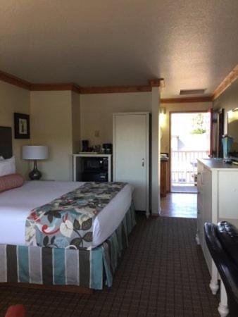 River House Inn, a Baymont by Wyndham