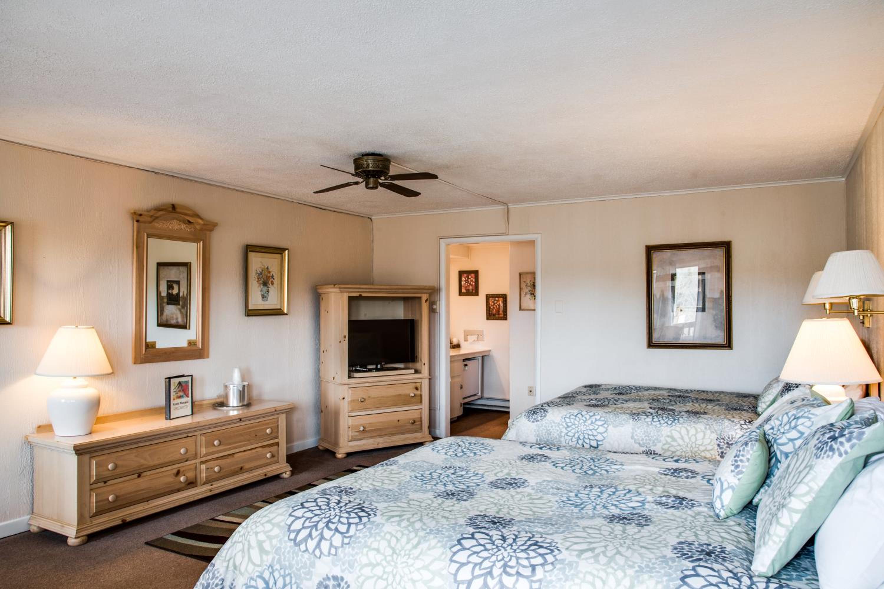 Cliff Dwellers Inn