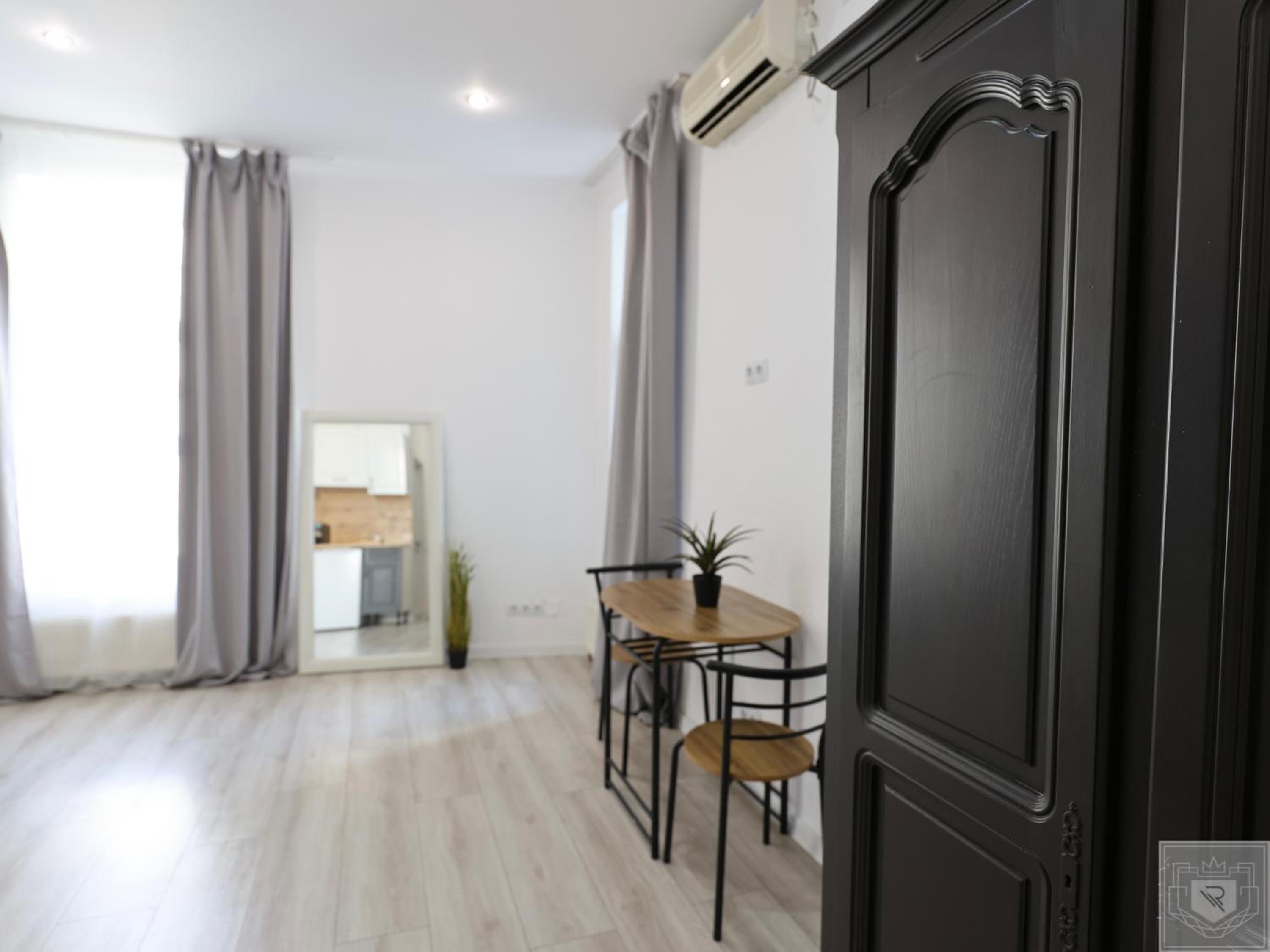 RentHouse Apart-Hotel Room #6