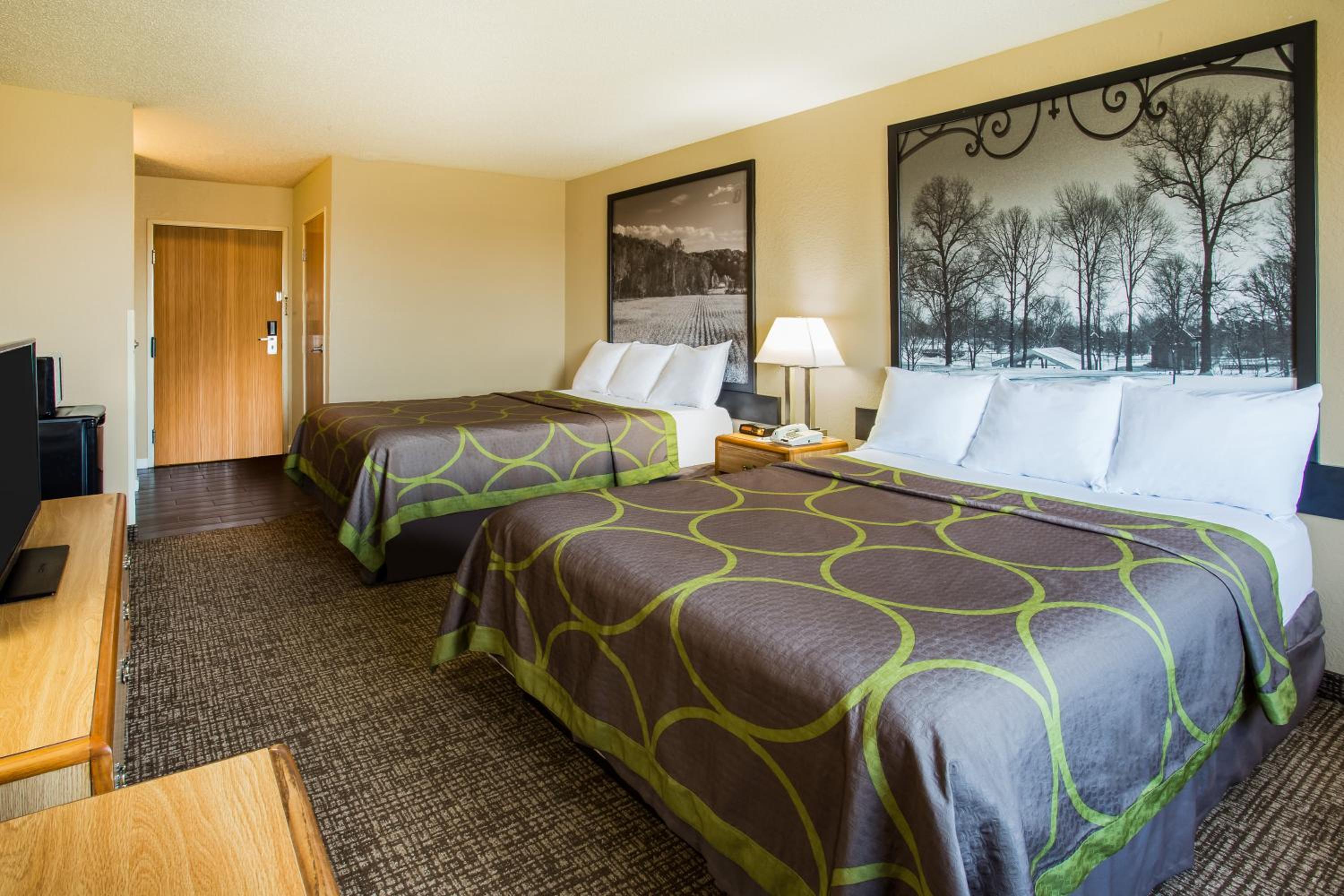 Super 8 by Wyndham Remington - Property Image 12