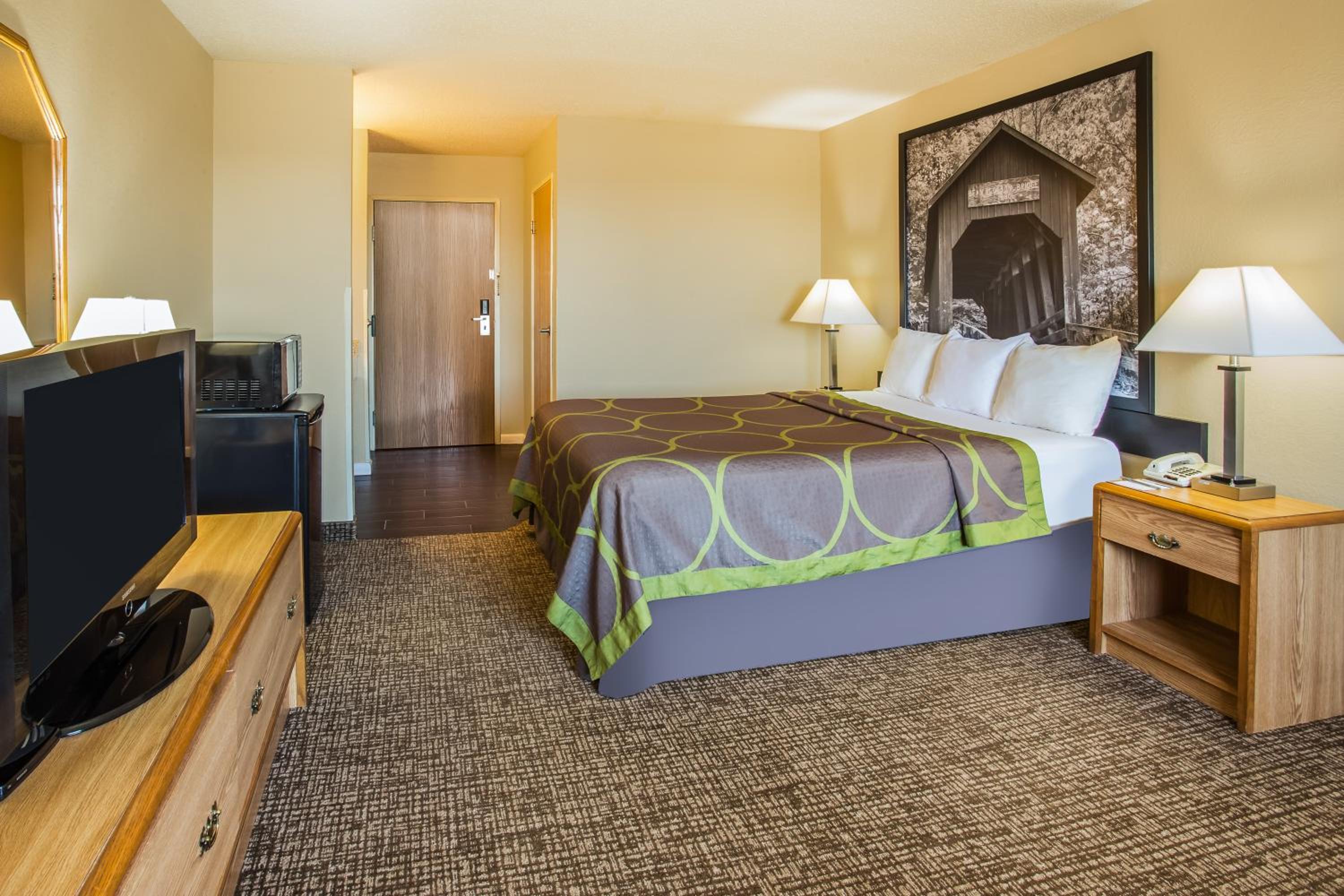 Super 8 by Wyndham Remington - Property Image 17