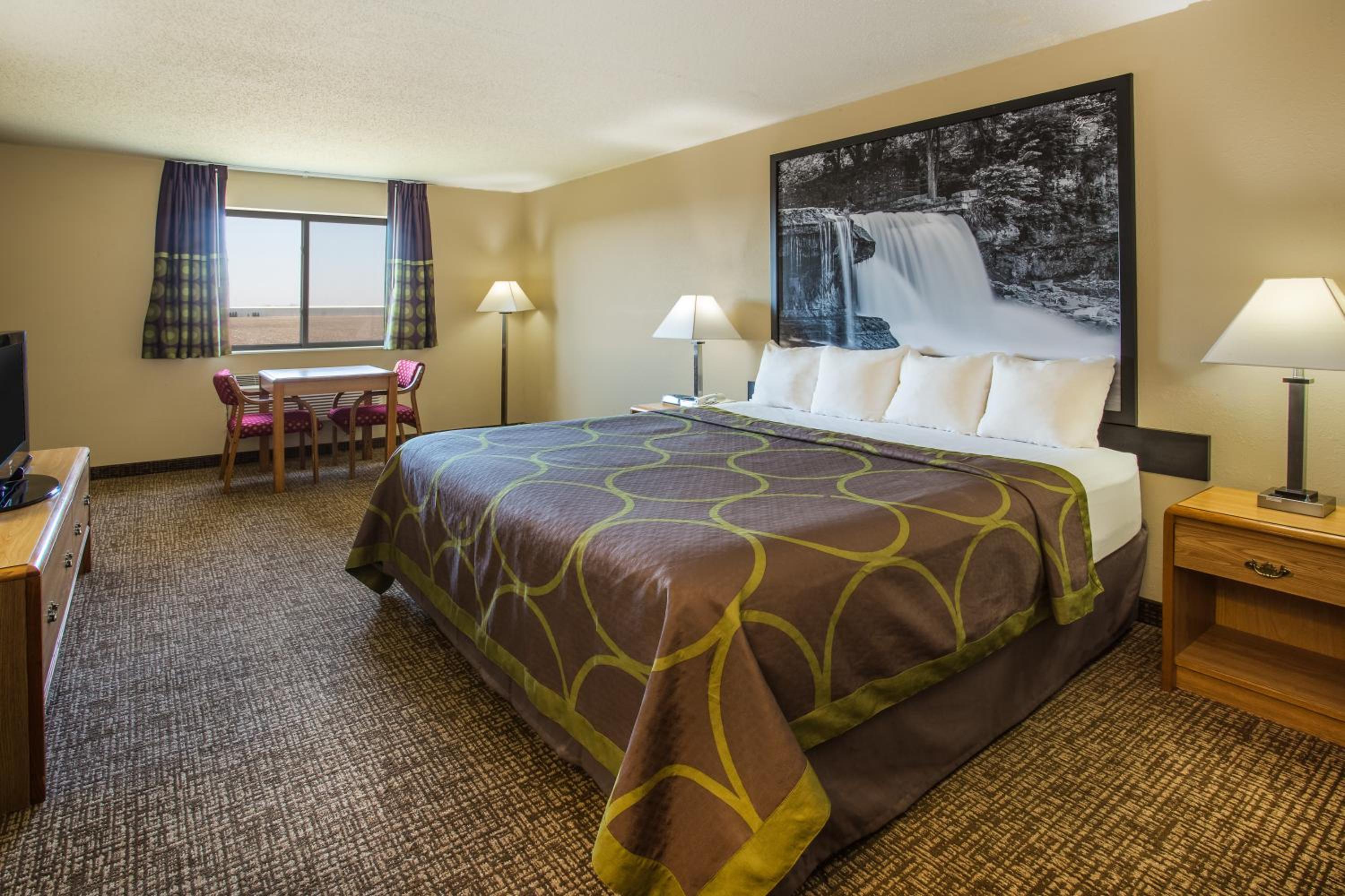 Super 8 by Wyndham Remington - Property Image 13